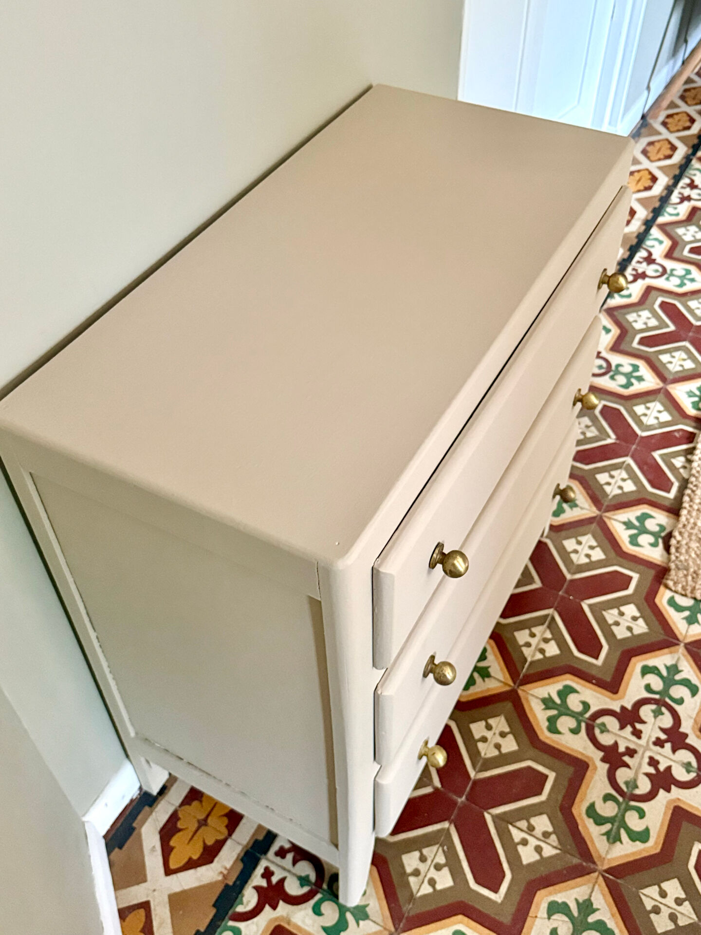 Antique chest of drawers