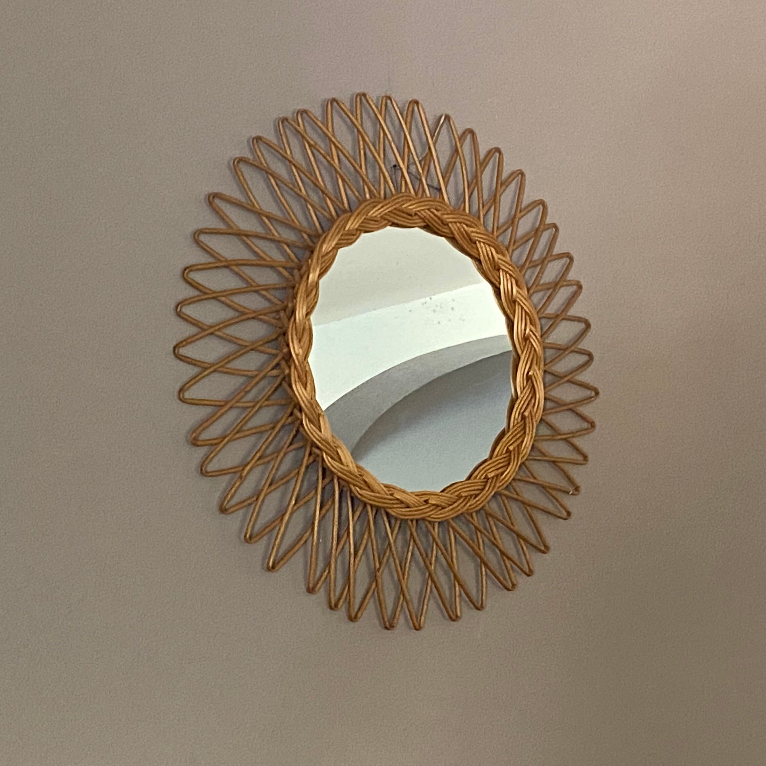 Sun mirror in braided rattan. 1960. 50cm.