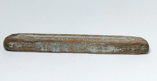 Séparateur de caisse en chêne massif patiné provenant d'une ancienne quincaillerie parisienne