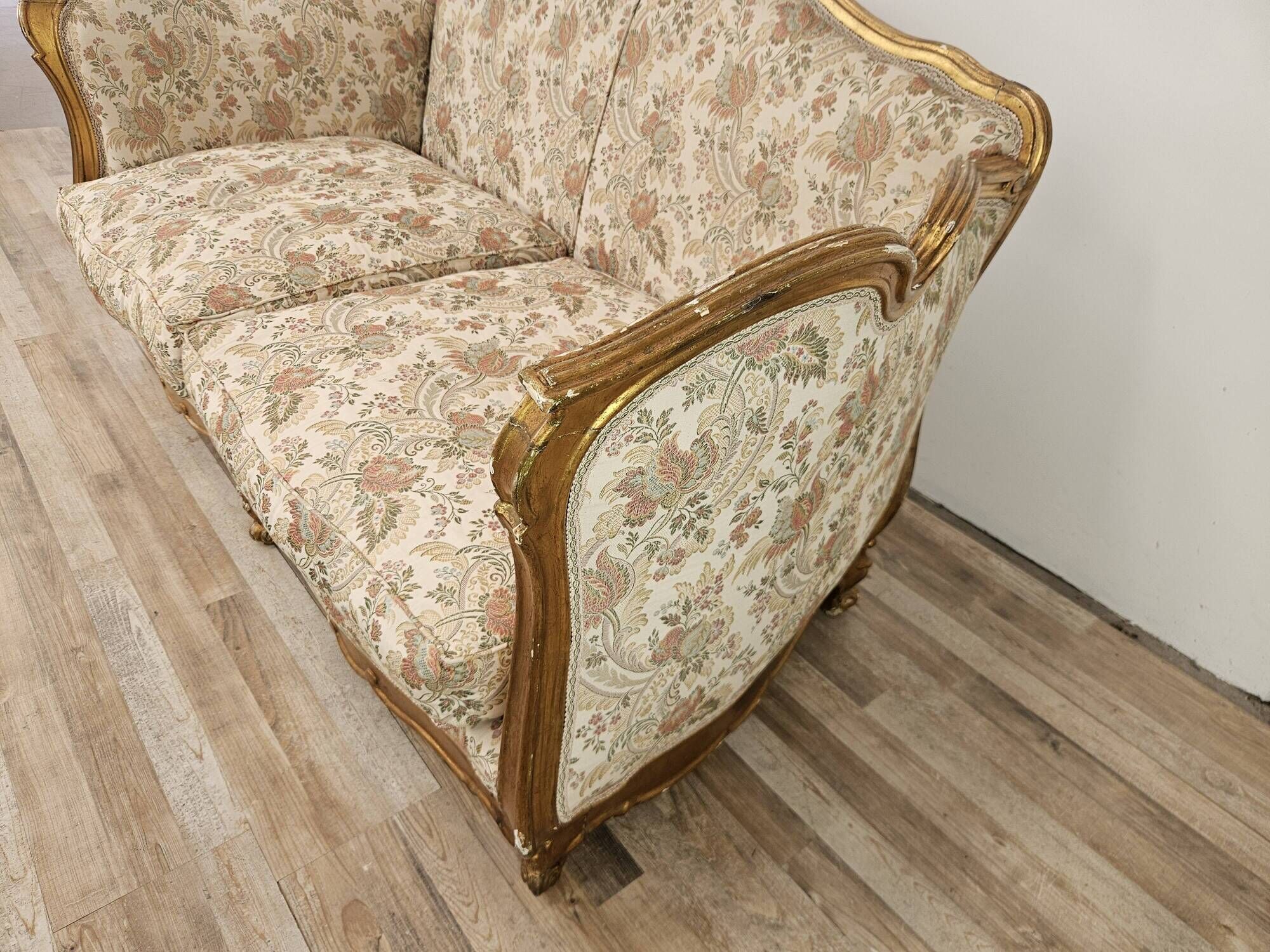 20th Century Italian Baroque Style Sofa in Carved and Gilded Wood