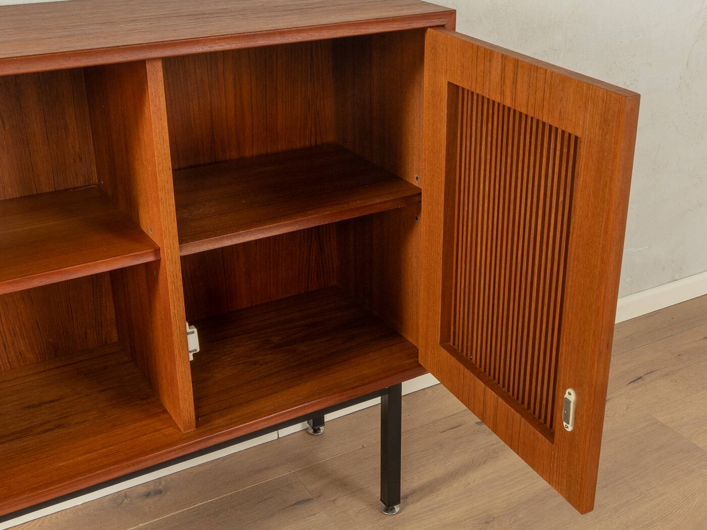 1960s dresser, Heinrich Riestenpatt