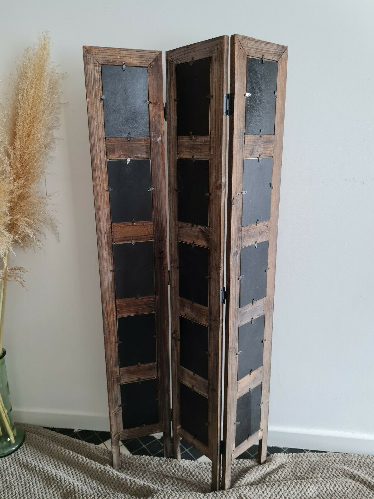Wooden screen with vintage haute couture images or for photos