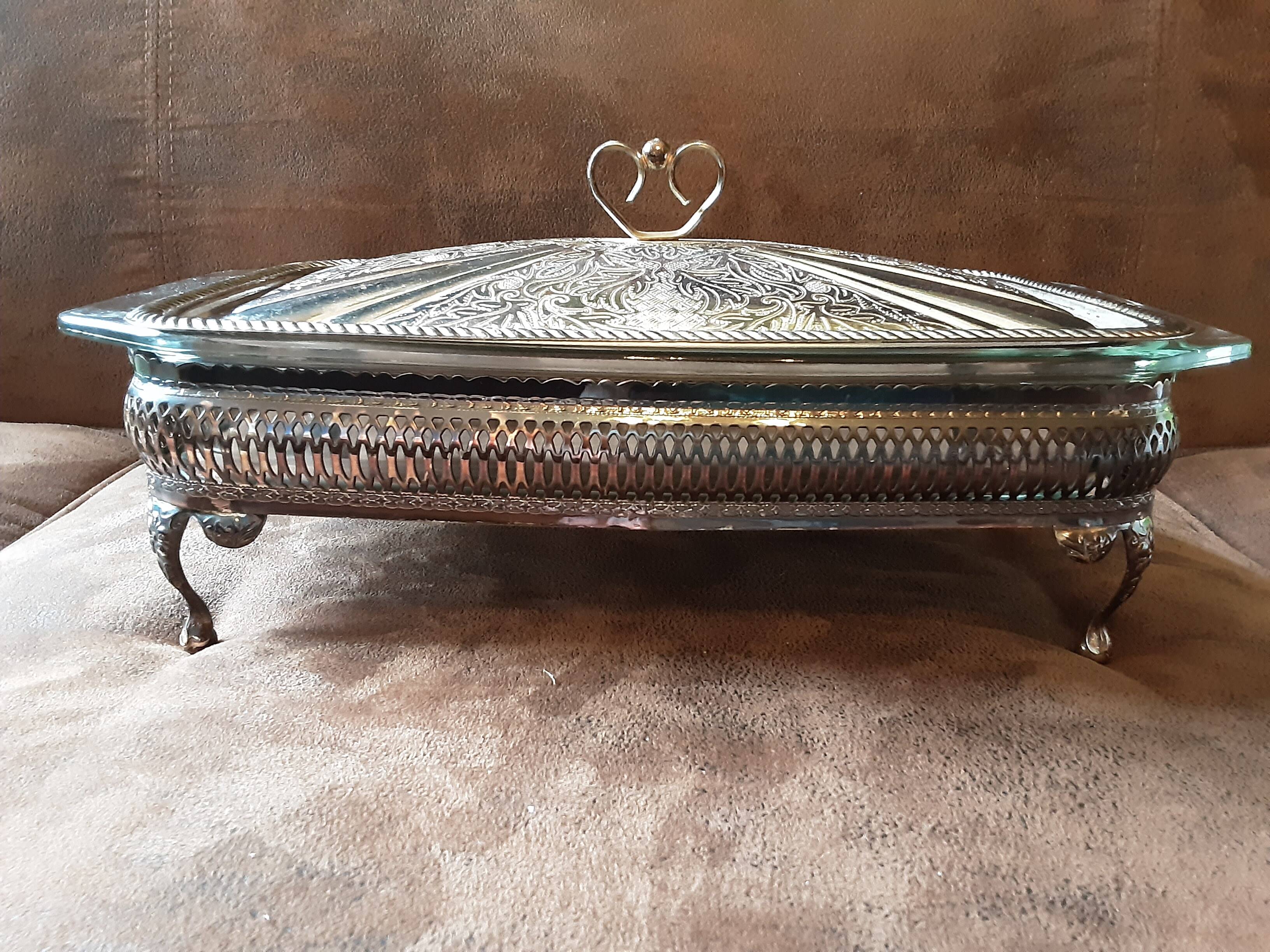 Pyrex dish on metal support