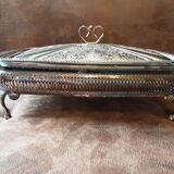Pyrex dish on metal support