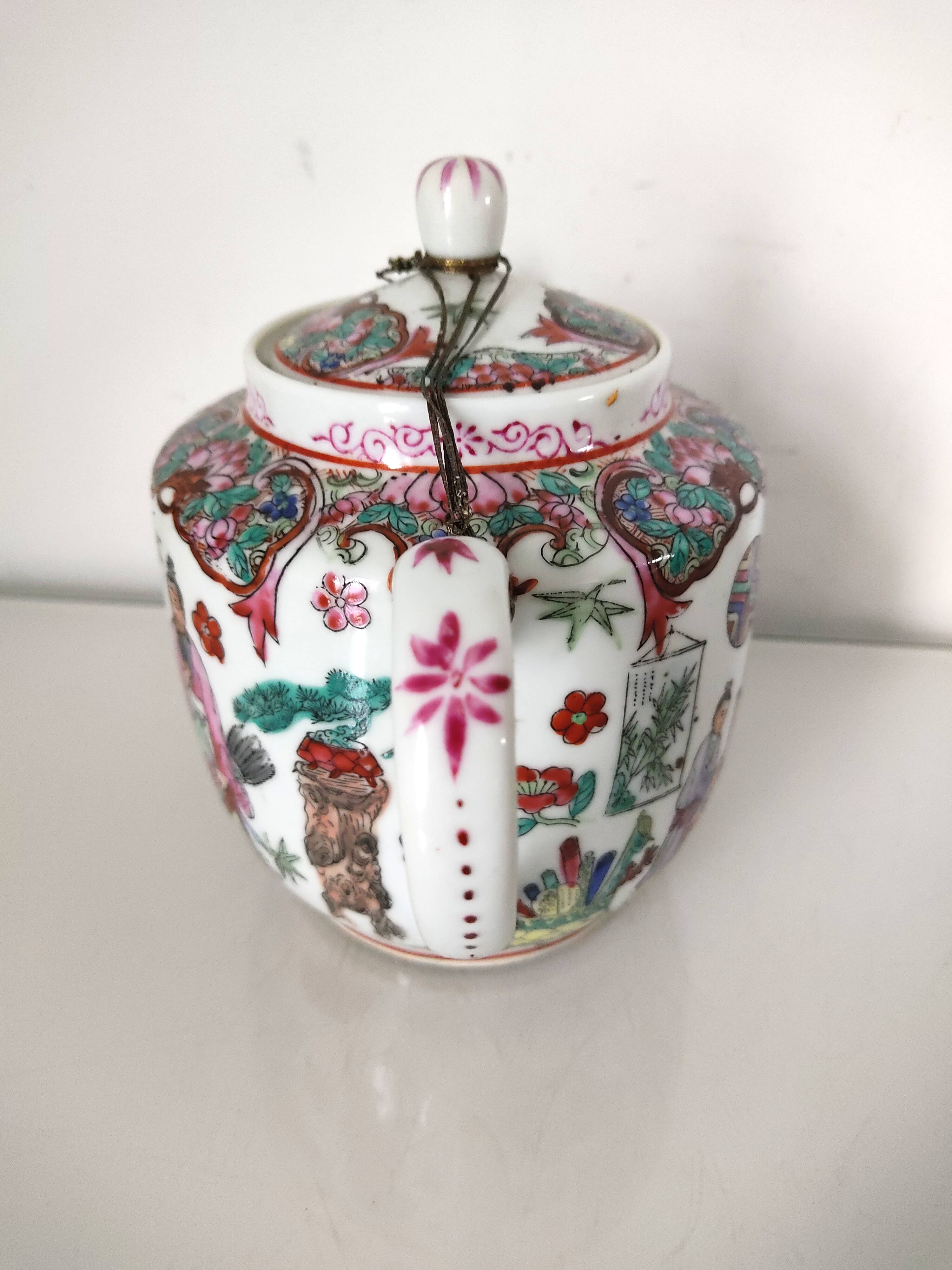 Théière porcelaine chinoise personnages fleurs