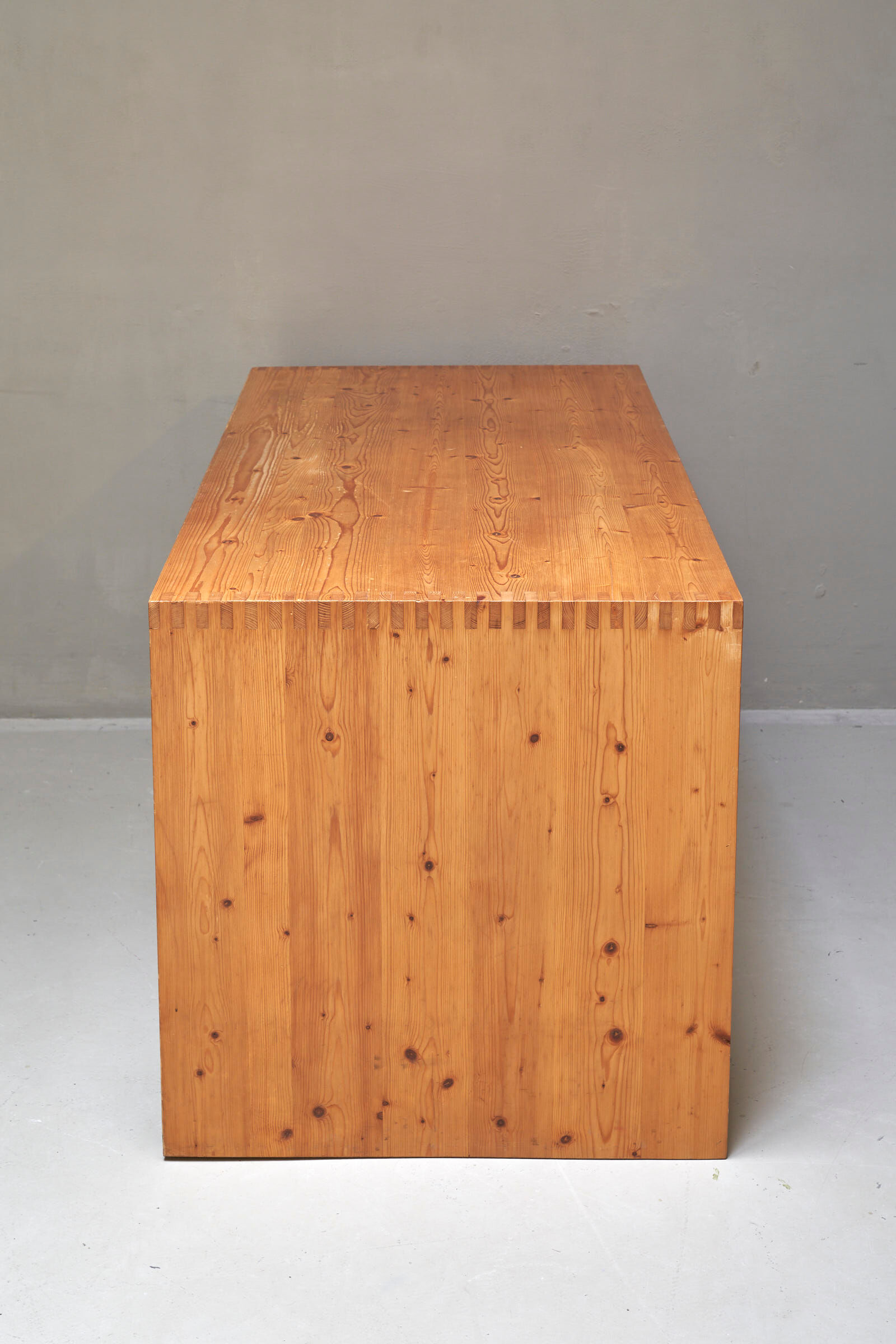 Desk in solid pine by Ate van Apeldoorn for Houtwerk Hattem, The Netherlands