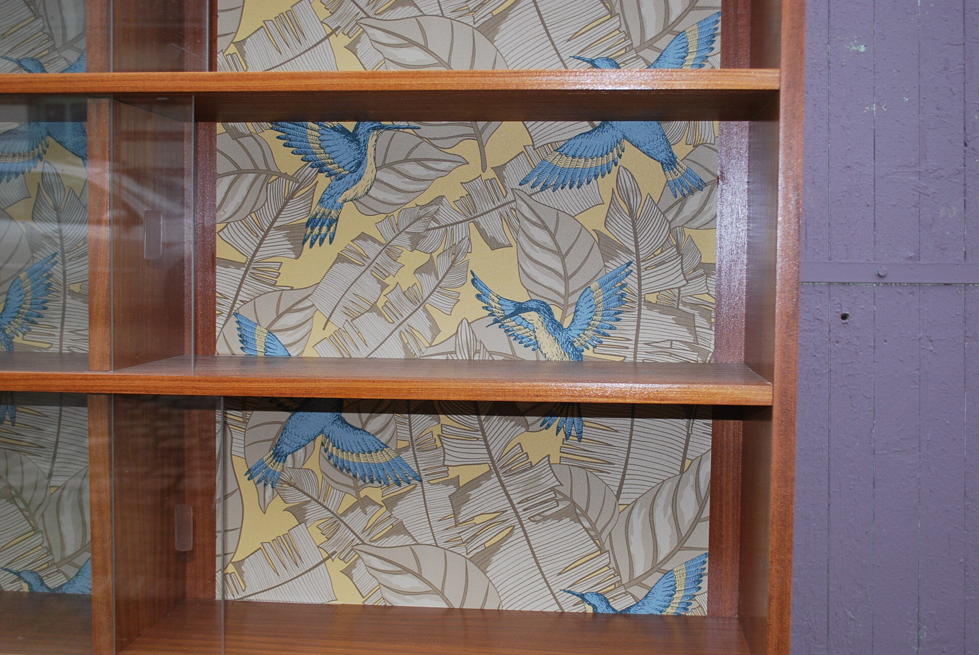 Vintage showcase library