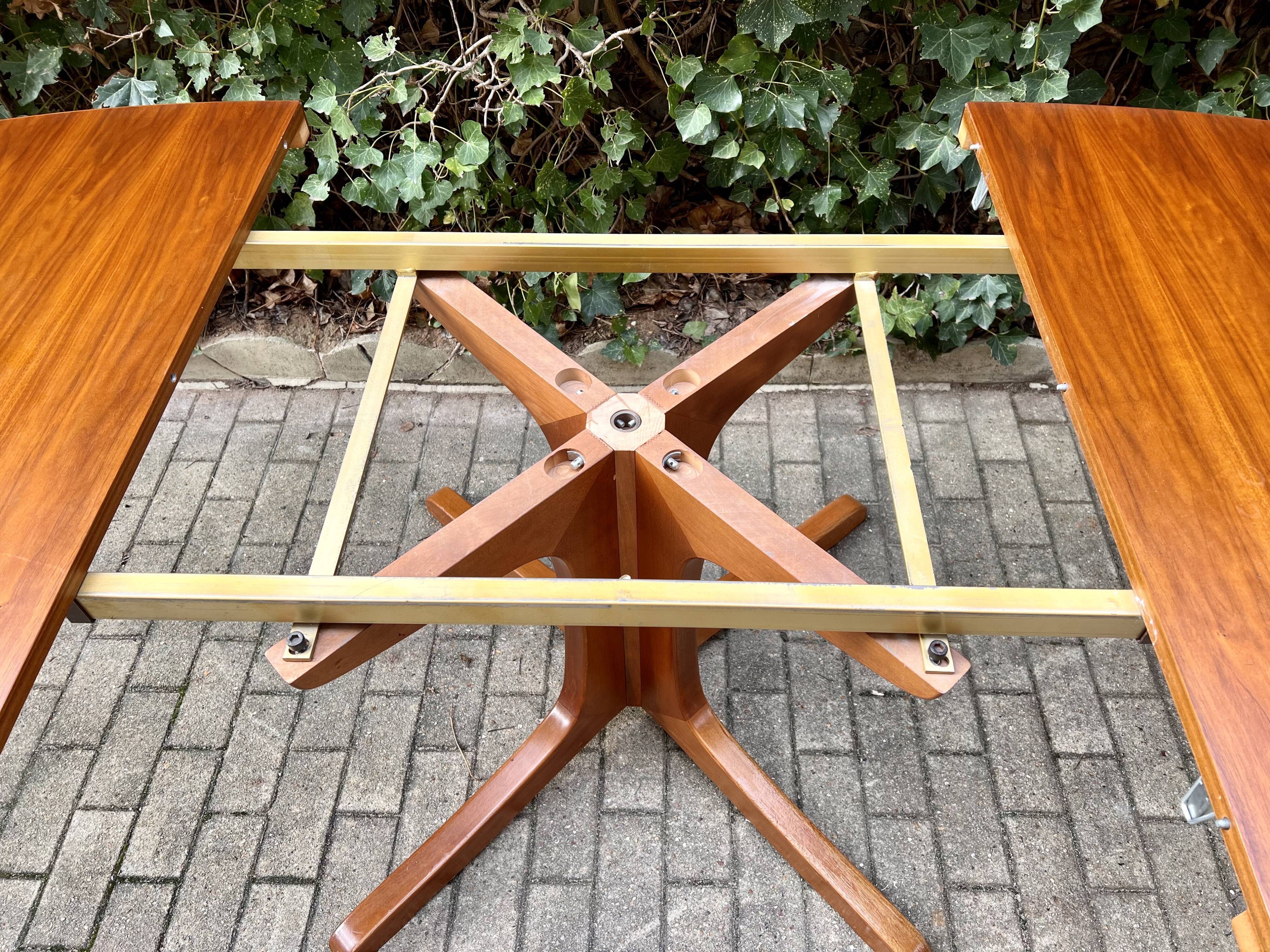 Table en teck extensible à deux rallonges