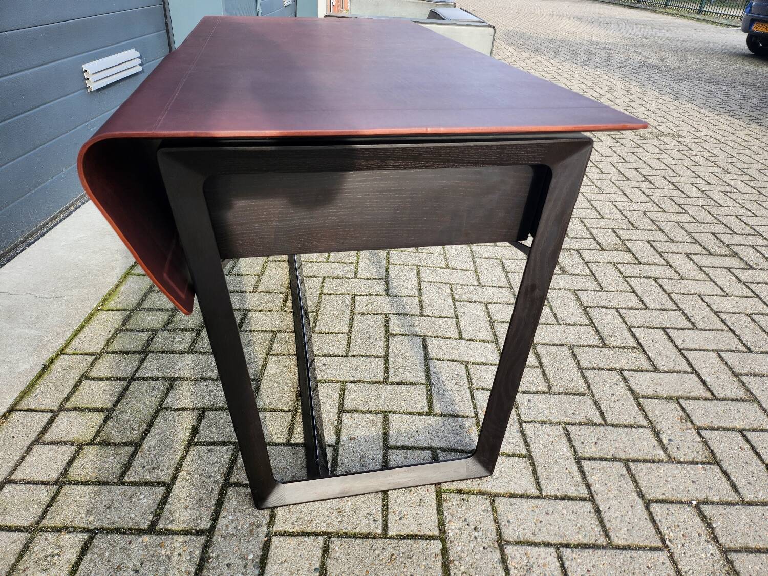 Poltrona Frau - Fred desk by Roberto Lazzeroni