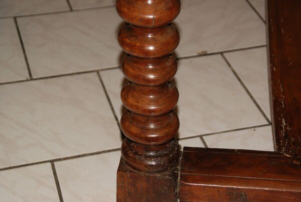 TABLE DE CHALET SAVOYARDE sculptée, deux tiroirs fin XVIIIème