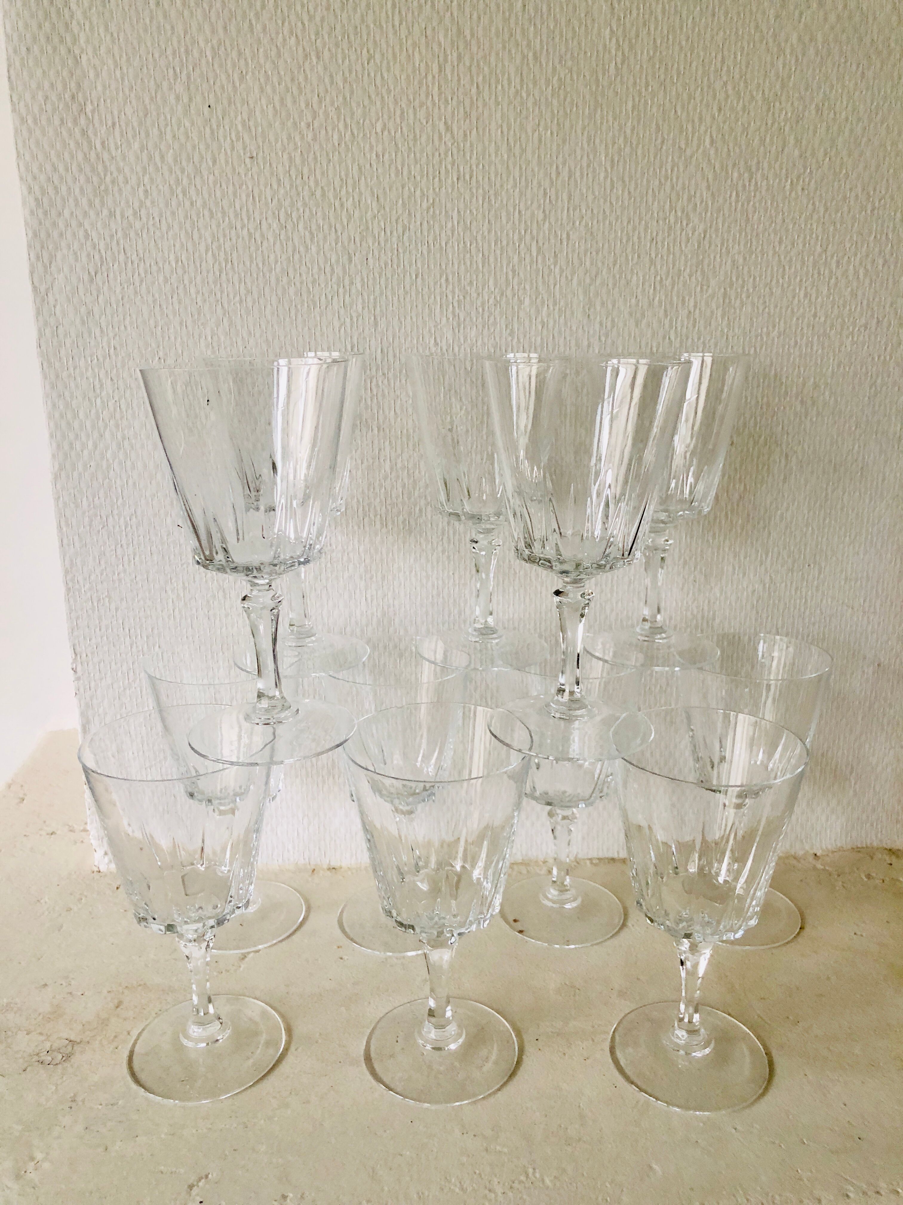 12 glasses with vine/crystal water