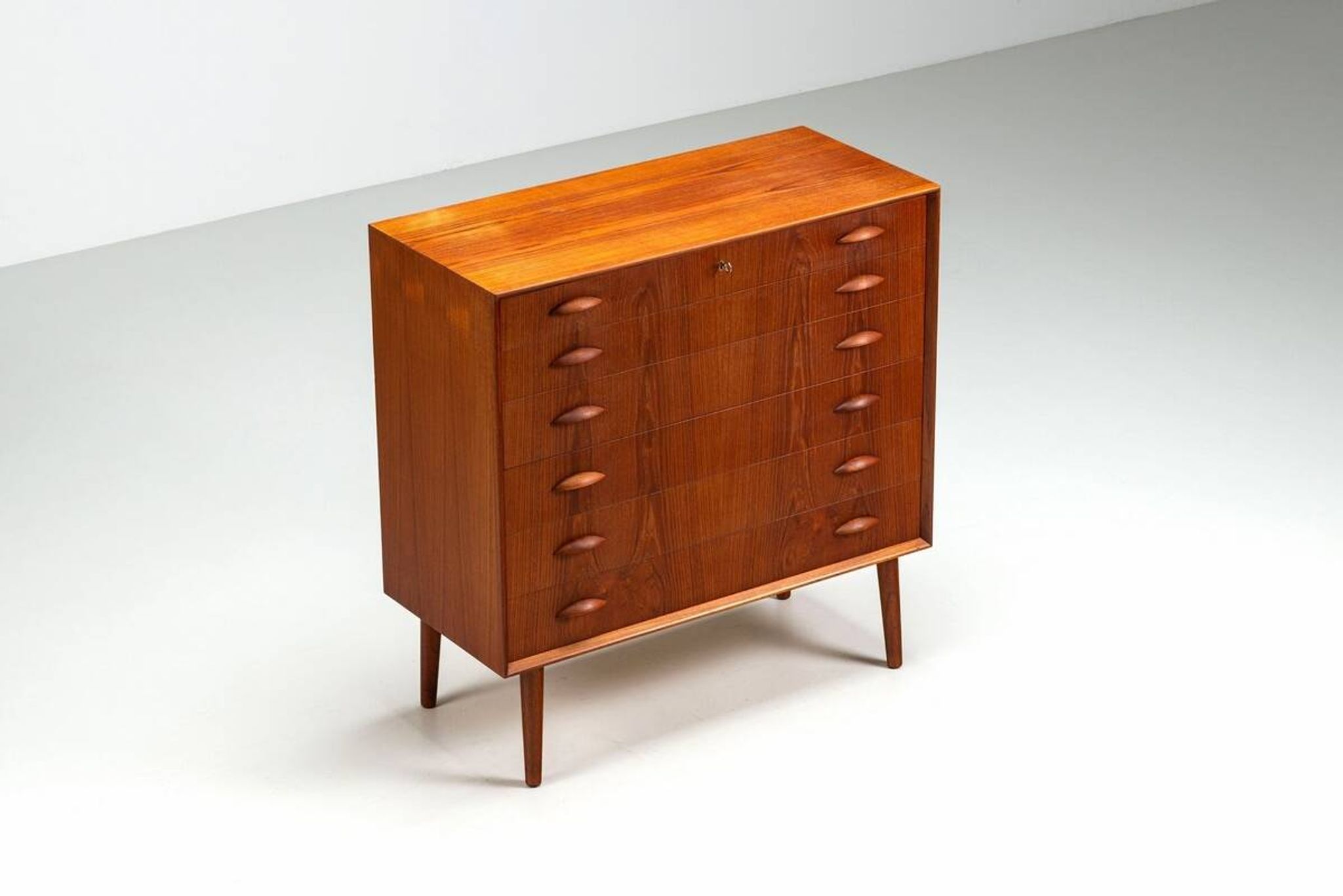 Commode Johannes Sorth en teck Nexo Mobelfabrik Danemark 1960