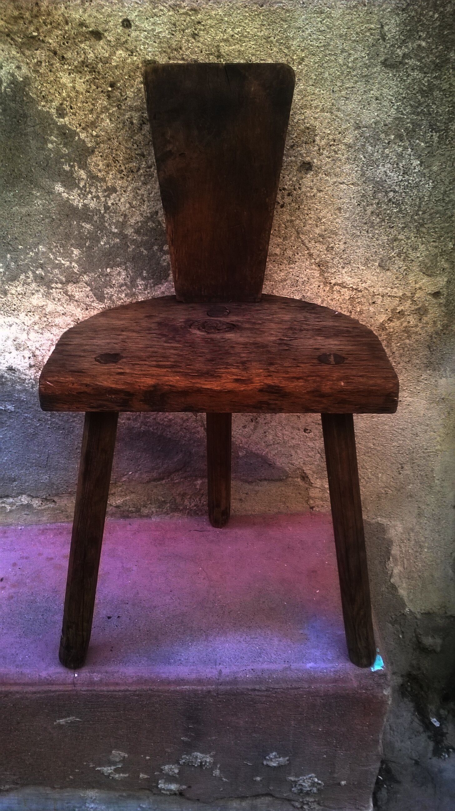 Vintage tripod chair