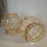 Lot 2 suspensions lampe globe en verre moulé des années 70