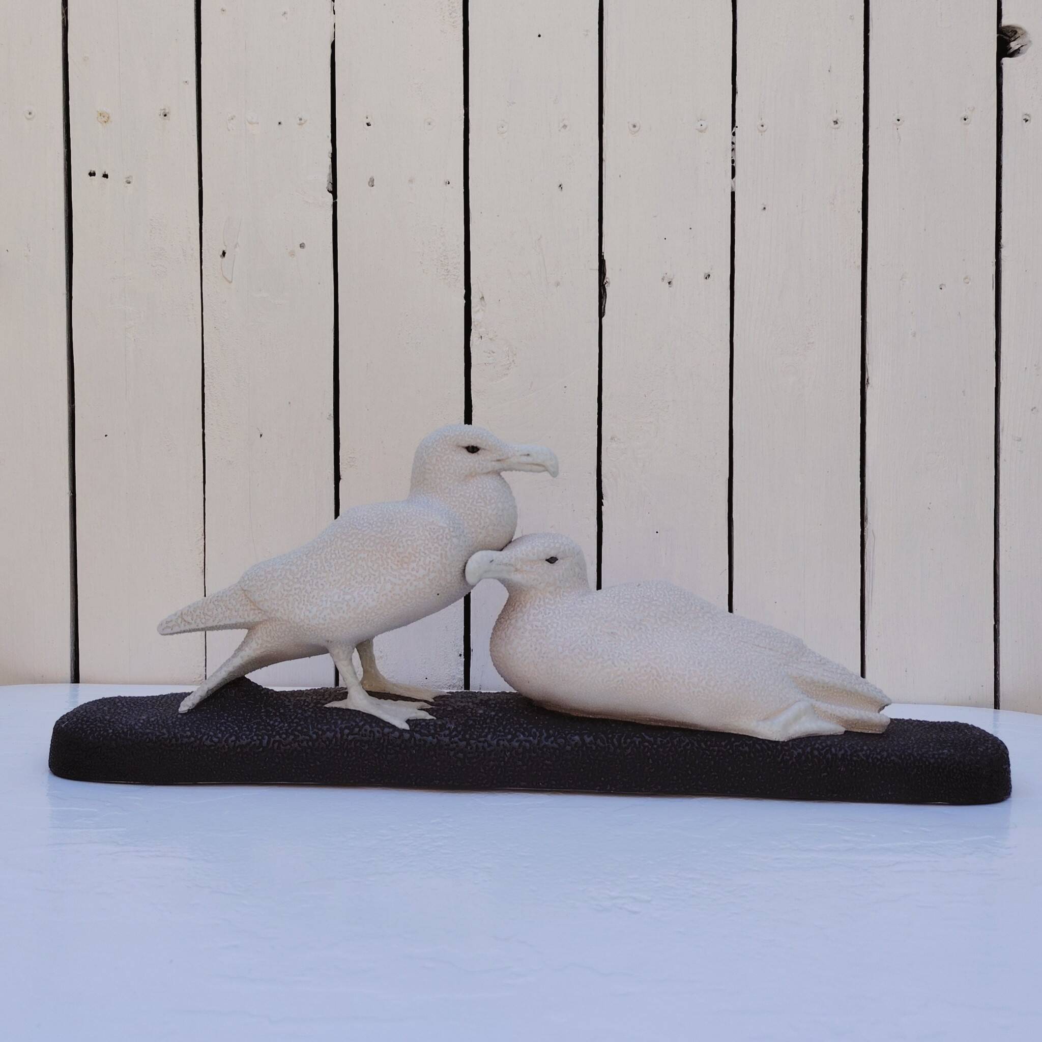 Pair of seagulls in Sèvres porcelain, crinkled glaze.
