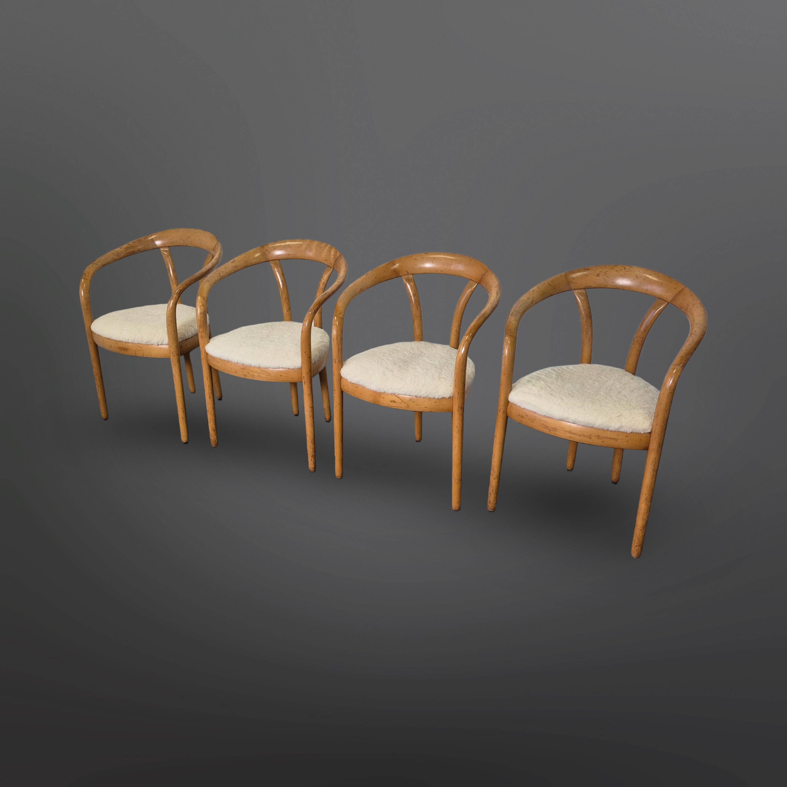Ensemble de 4 chaises de salle à manger en bois et laine, Italie années 1970.