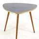 Table d'appoint triangulaire design moderne des années 60