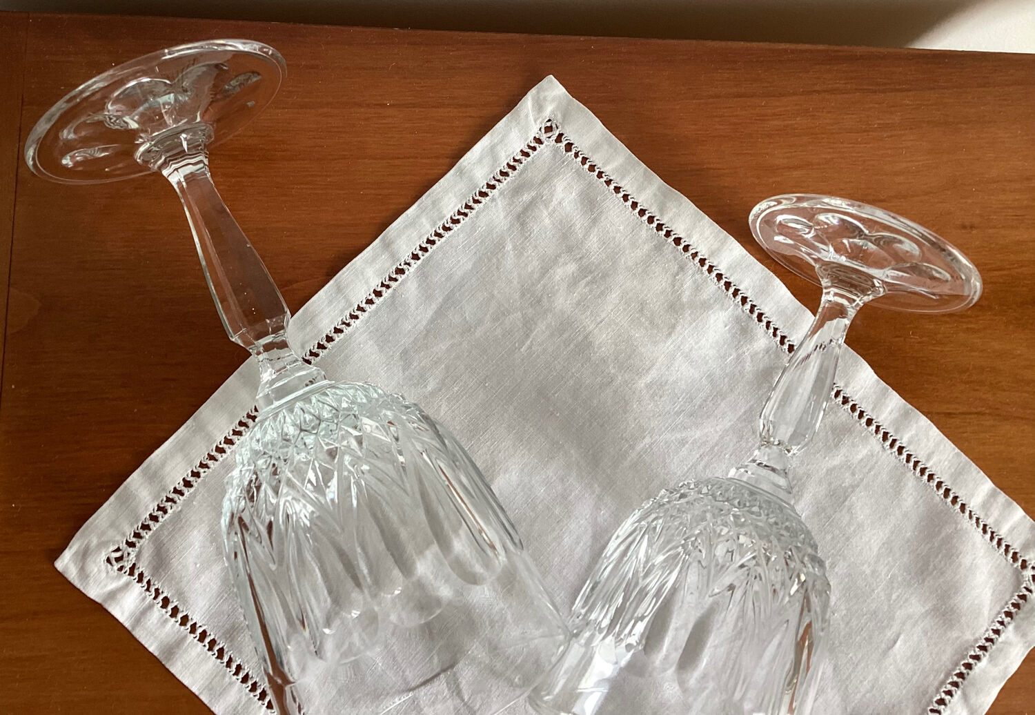 Lot of stemmed glass