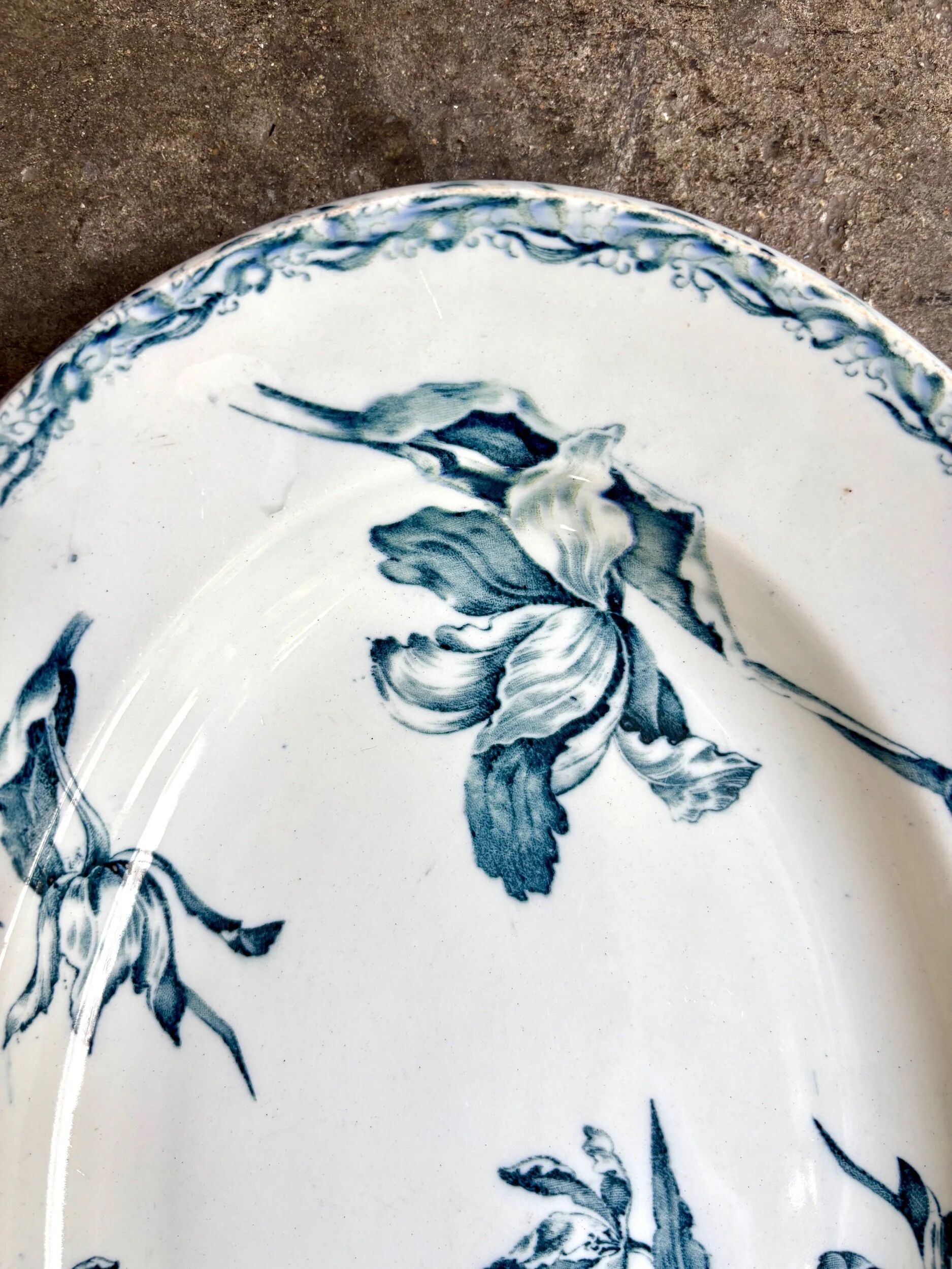 Large oval dish Lunéville in blue ironstone, "Tulip" service.