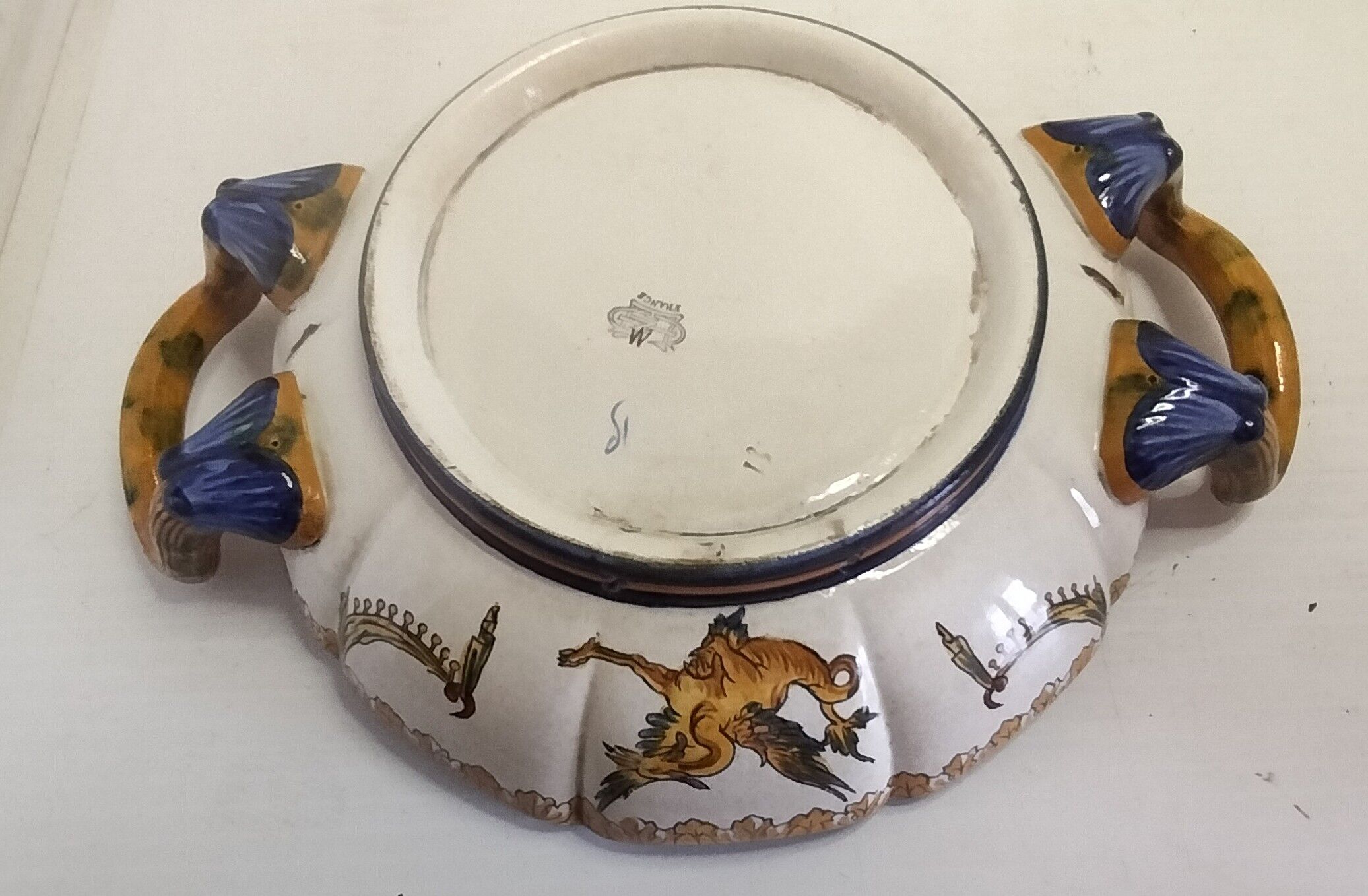 Melon bowl in Gien earthenware.