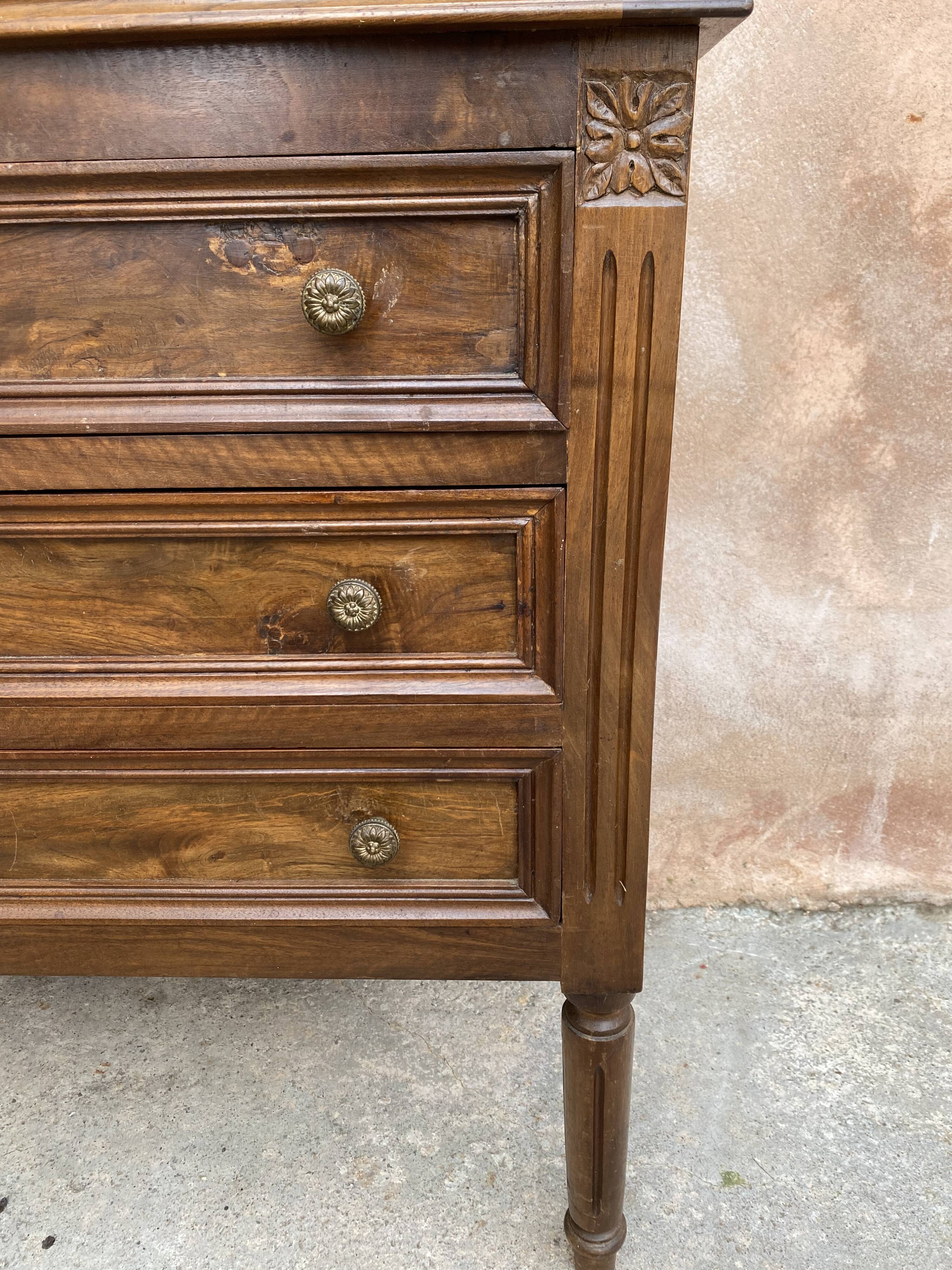 Antique chest of drawers