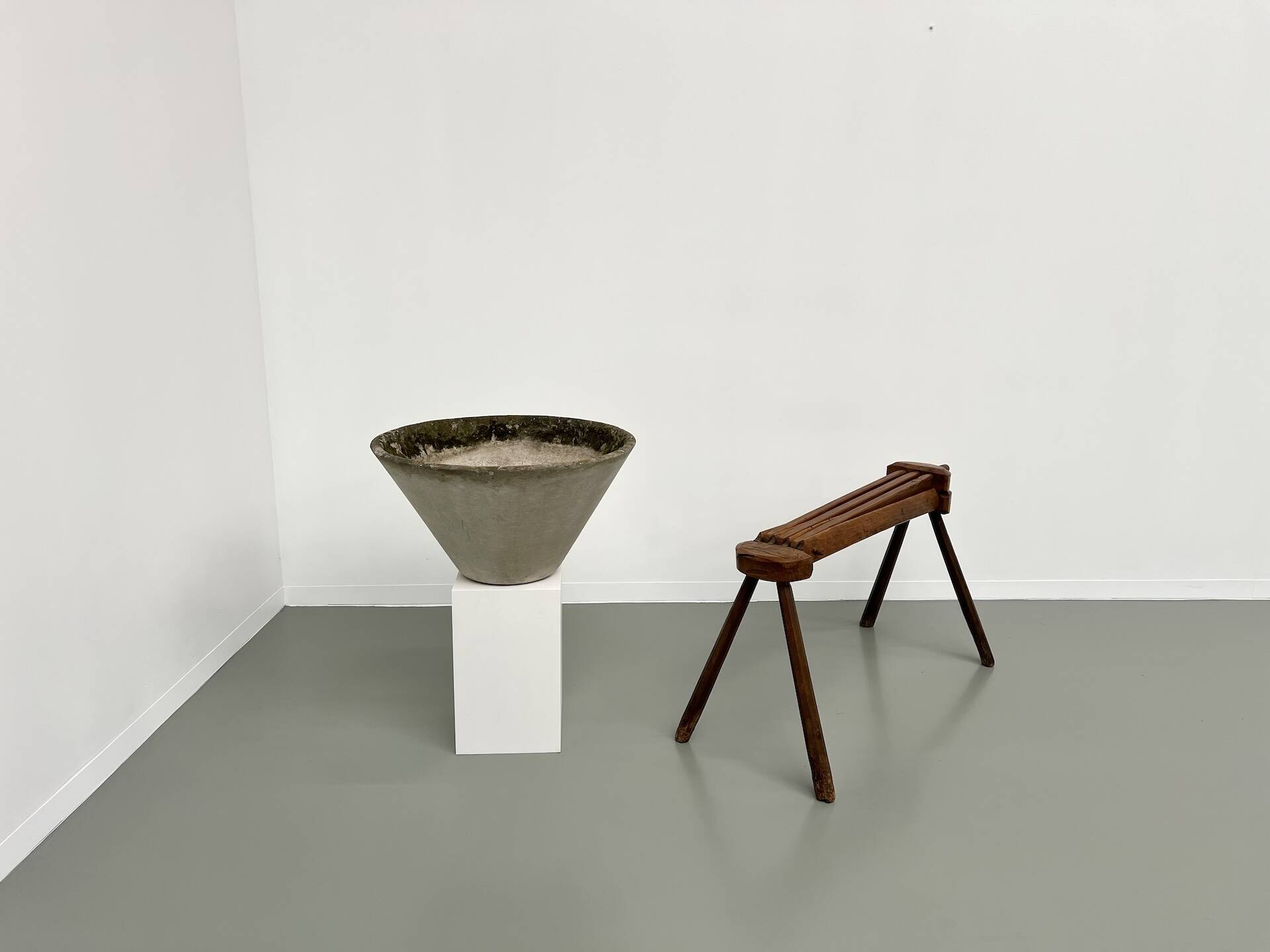 Large conical planter Eternit