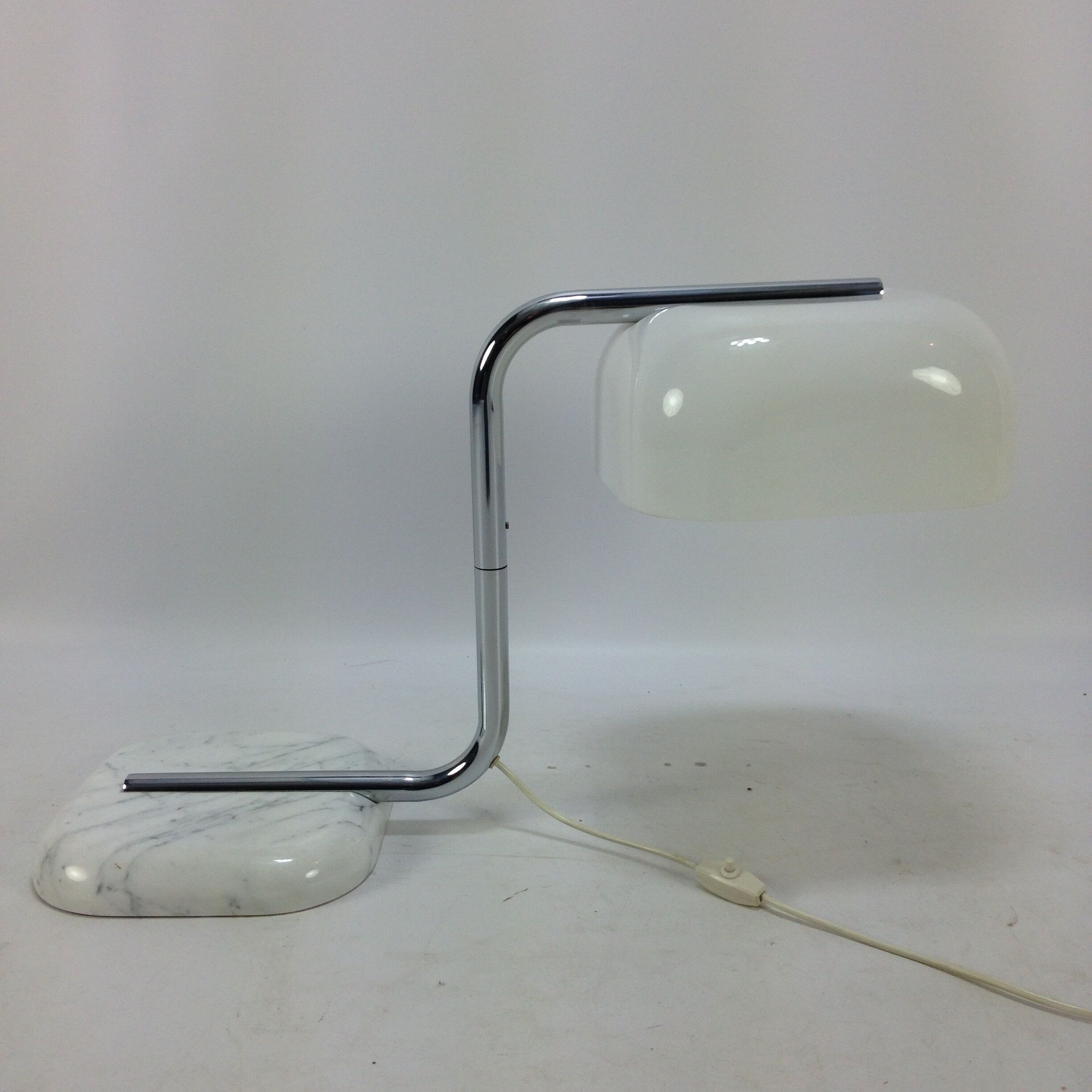 Guzzini table lamp with marble foot, 1970