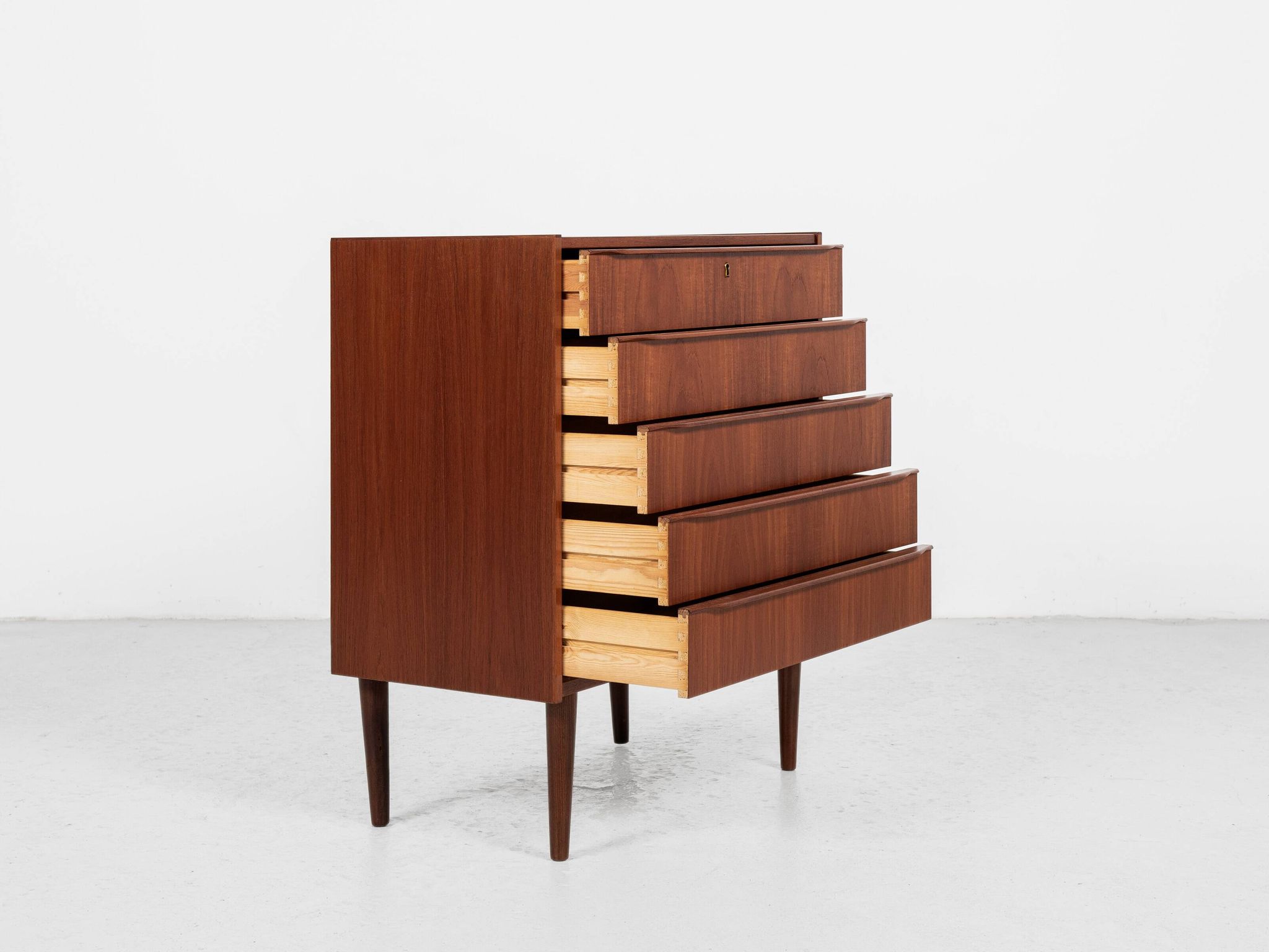 Midcentury Danish chest of 5 drawers in teak 1960s - long drawer handles