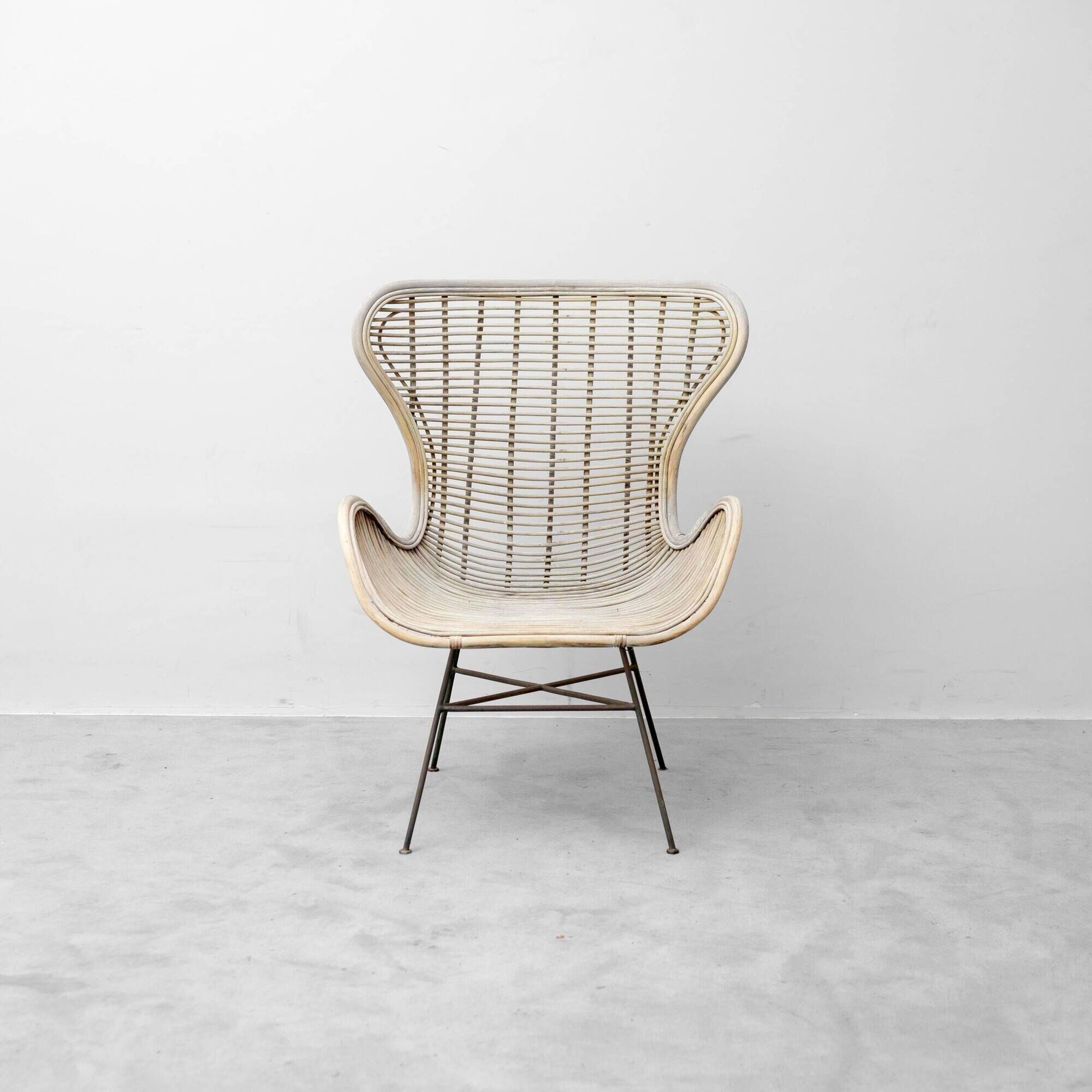 Vintage lounge armchair in rattan and metal, 1960s modernist design