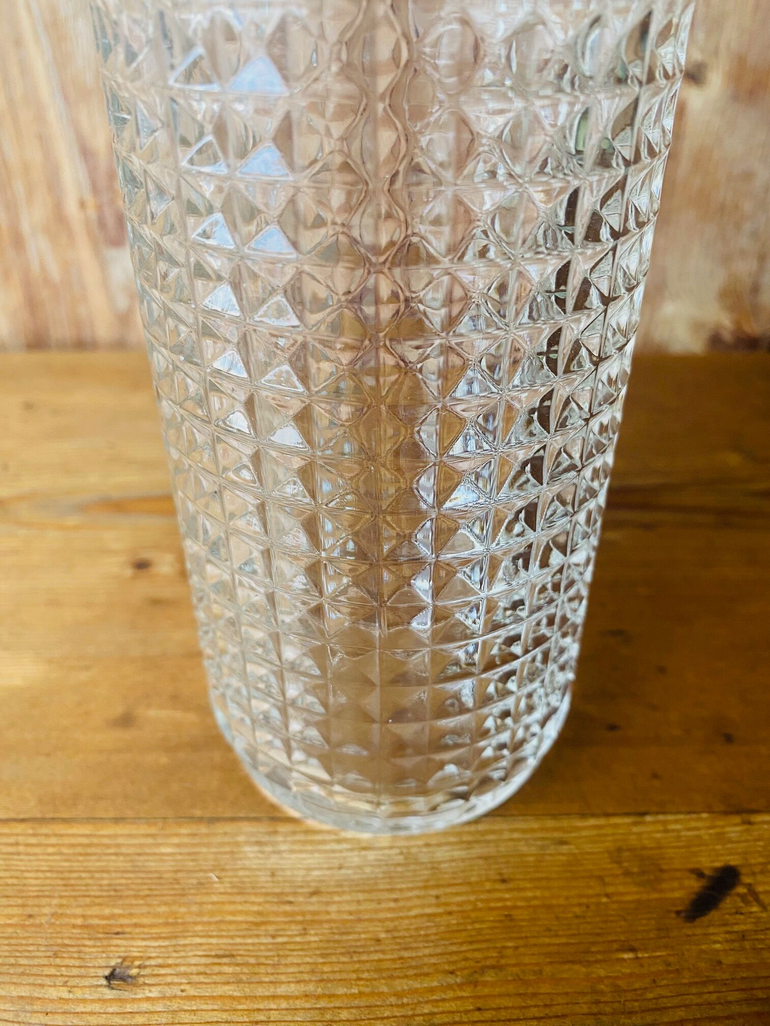 Round whisky decanter diamond tip