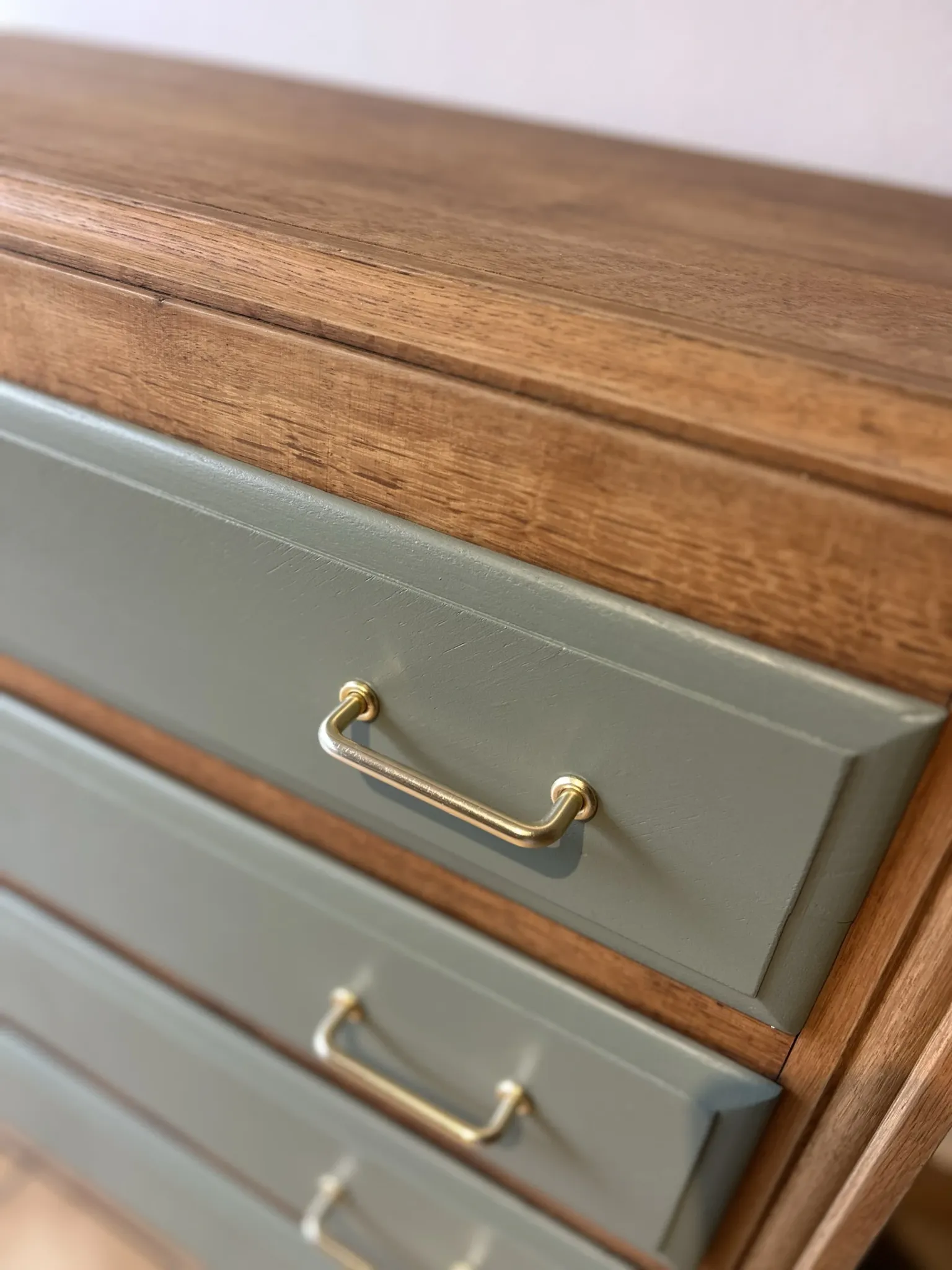 Vintage chest of drawers