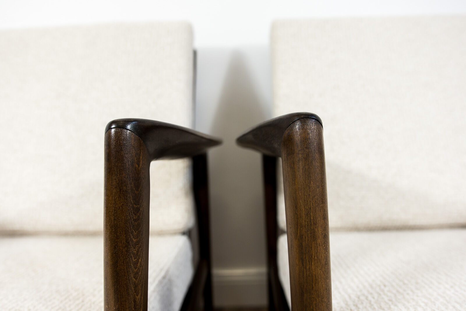 Paire de fauteuils Type 300-130 des années 1960