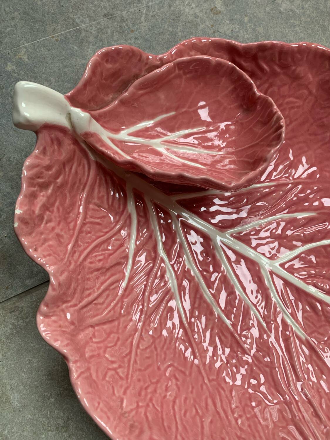 Cabbage leaf barbotine dish