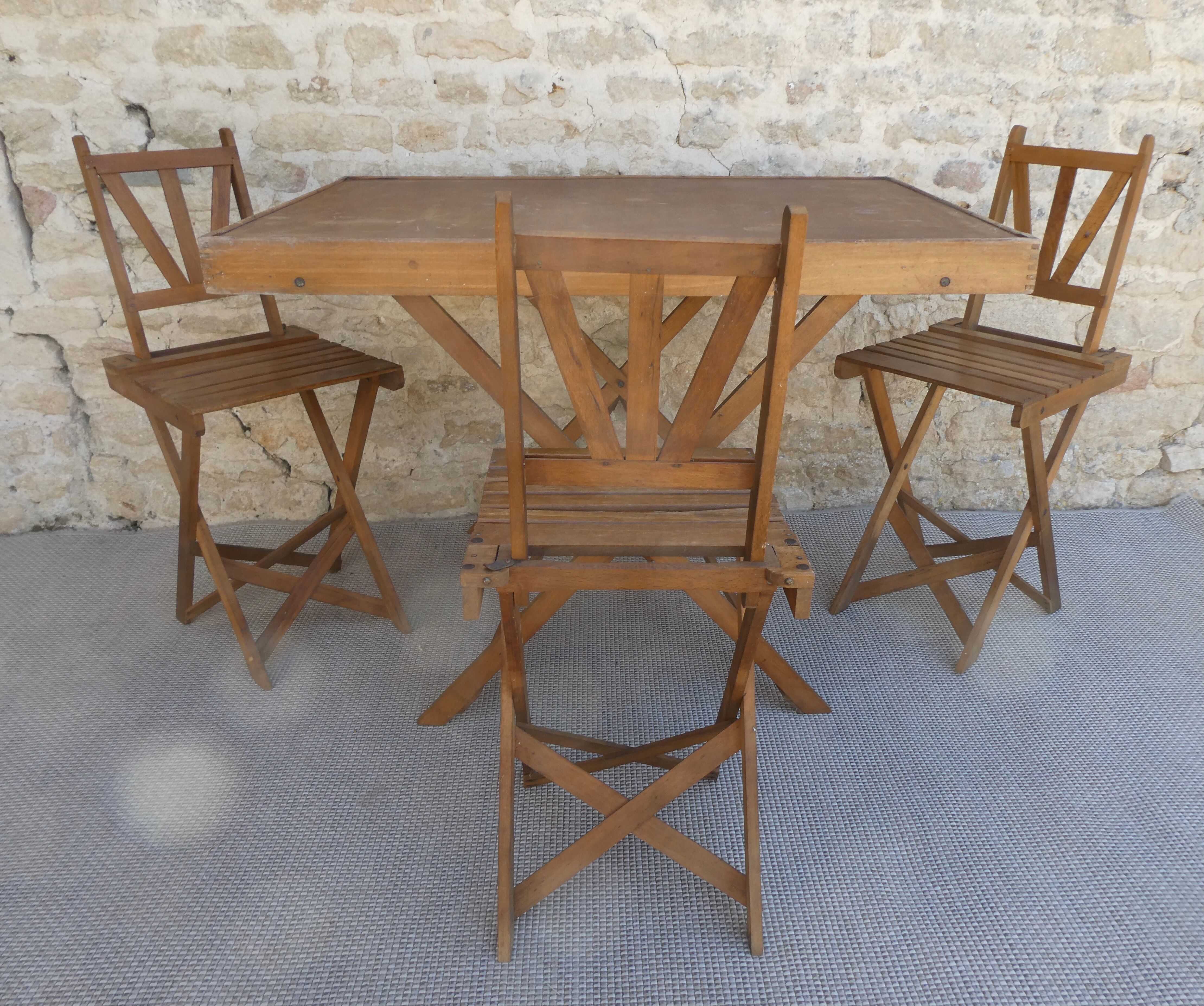 Table and its 3 folding wooden chairs for children, 50s, compactable