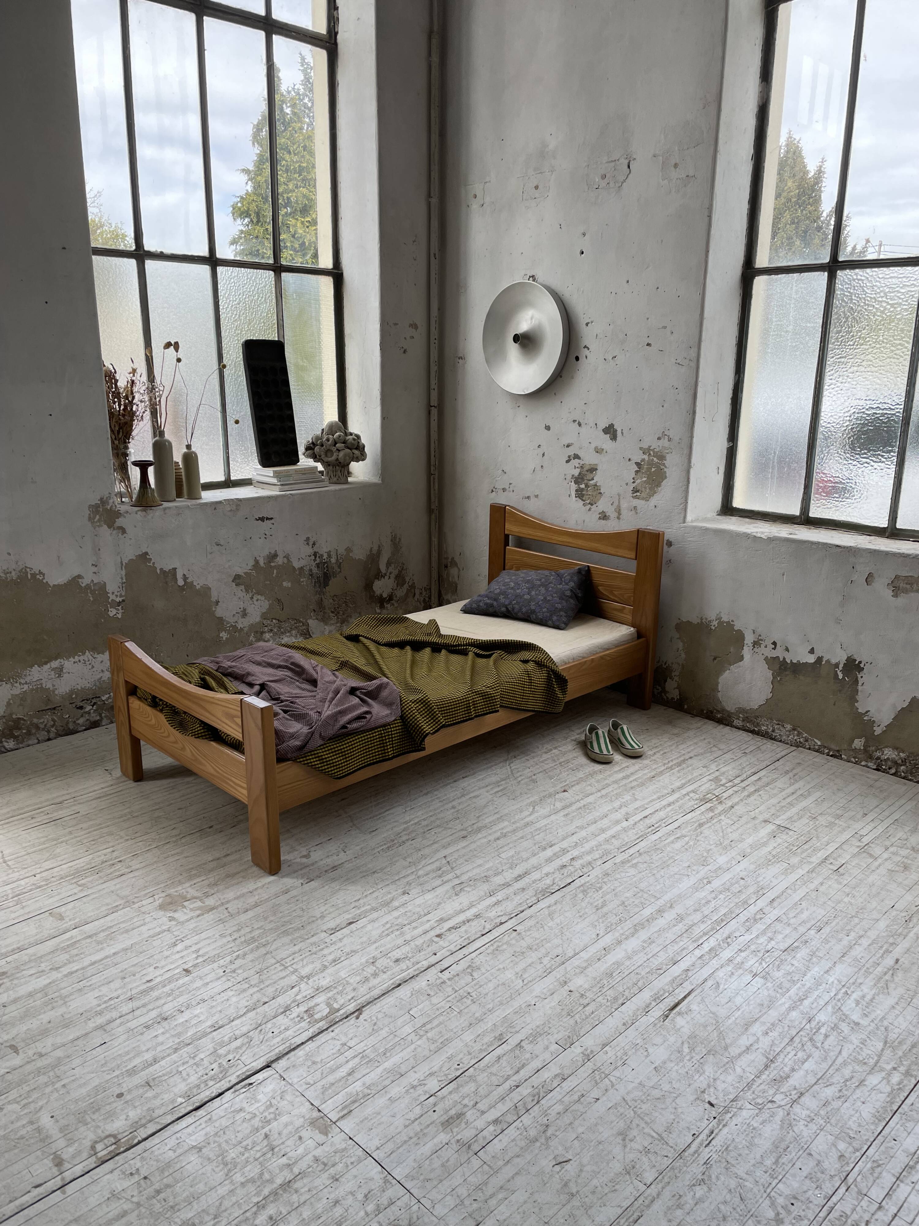 Maison Regain solid single bed