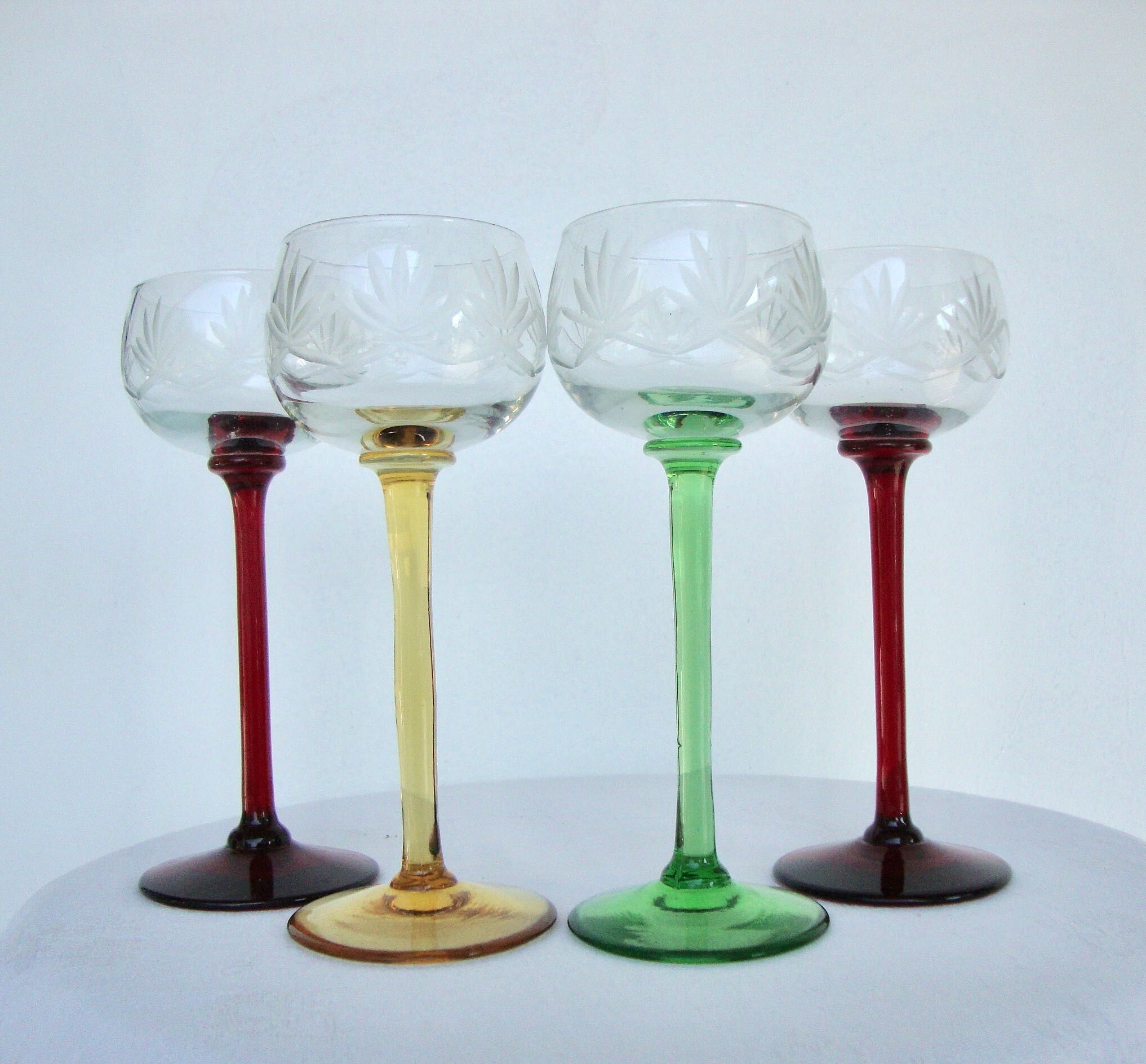 Set of 4 glasses cut crystal chalices