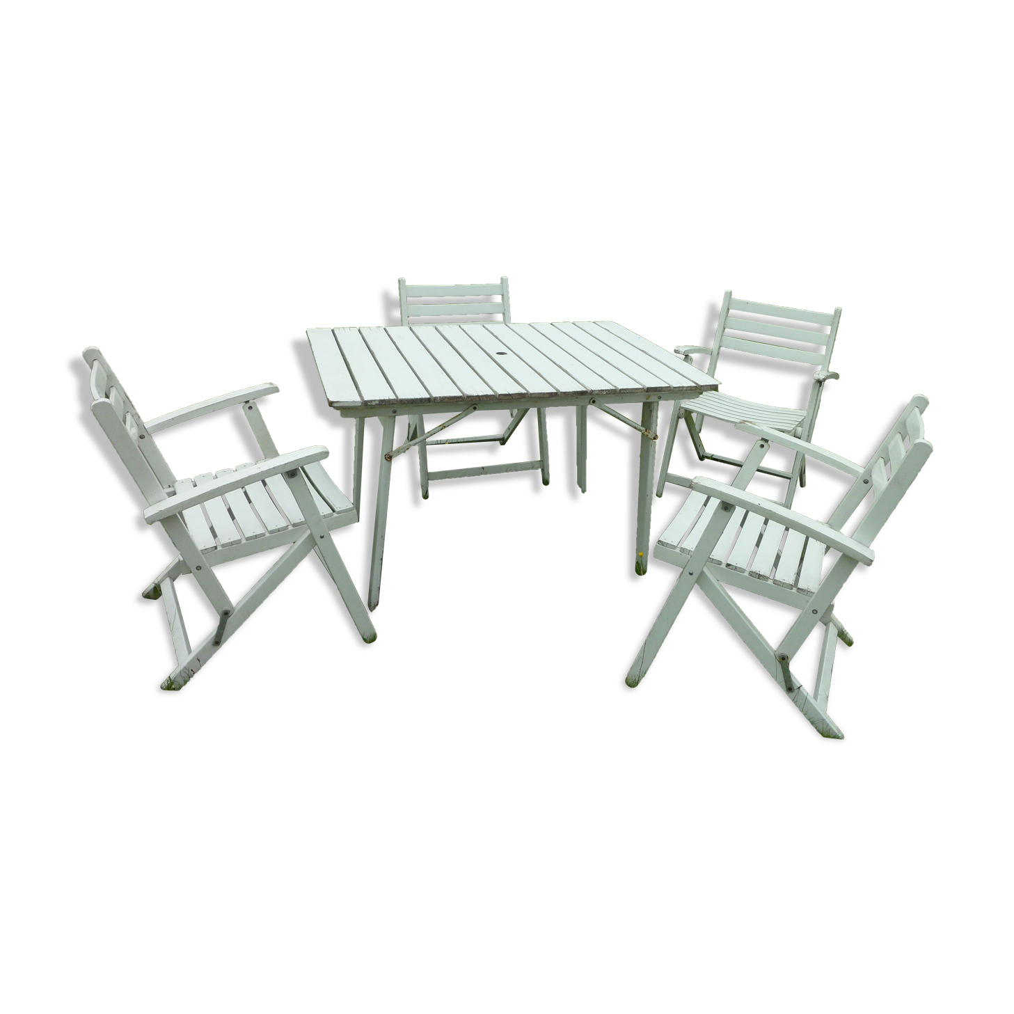 Table and 4 white wooden armchairs brand Dejou