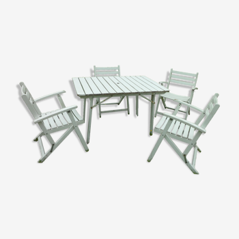 Table and 4 white wooden armchairs brand Dejou