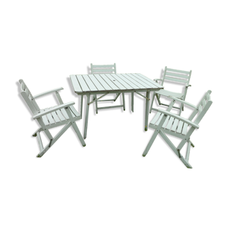 Table and 4 white wooden armchairs brand Dejou