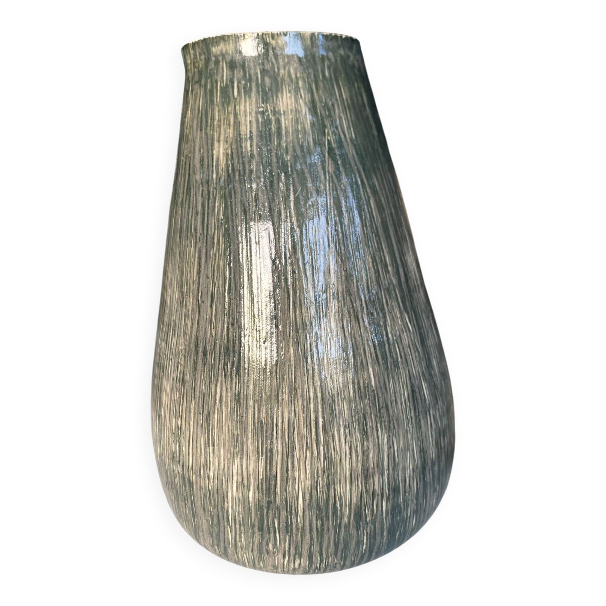 New green ceramic artisanal vase.