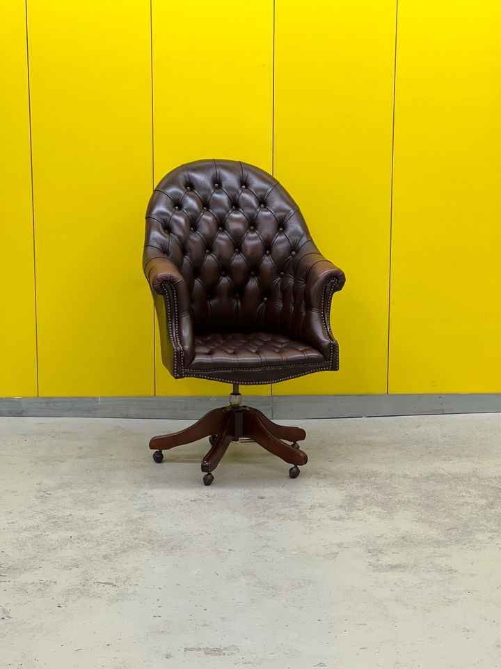 Fauteuil chesterfield directors en cuir brun