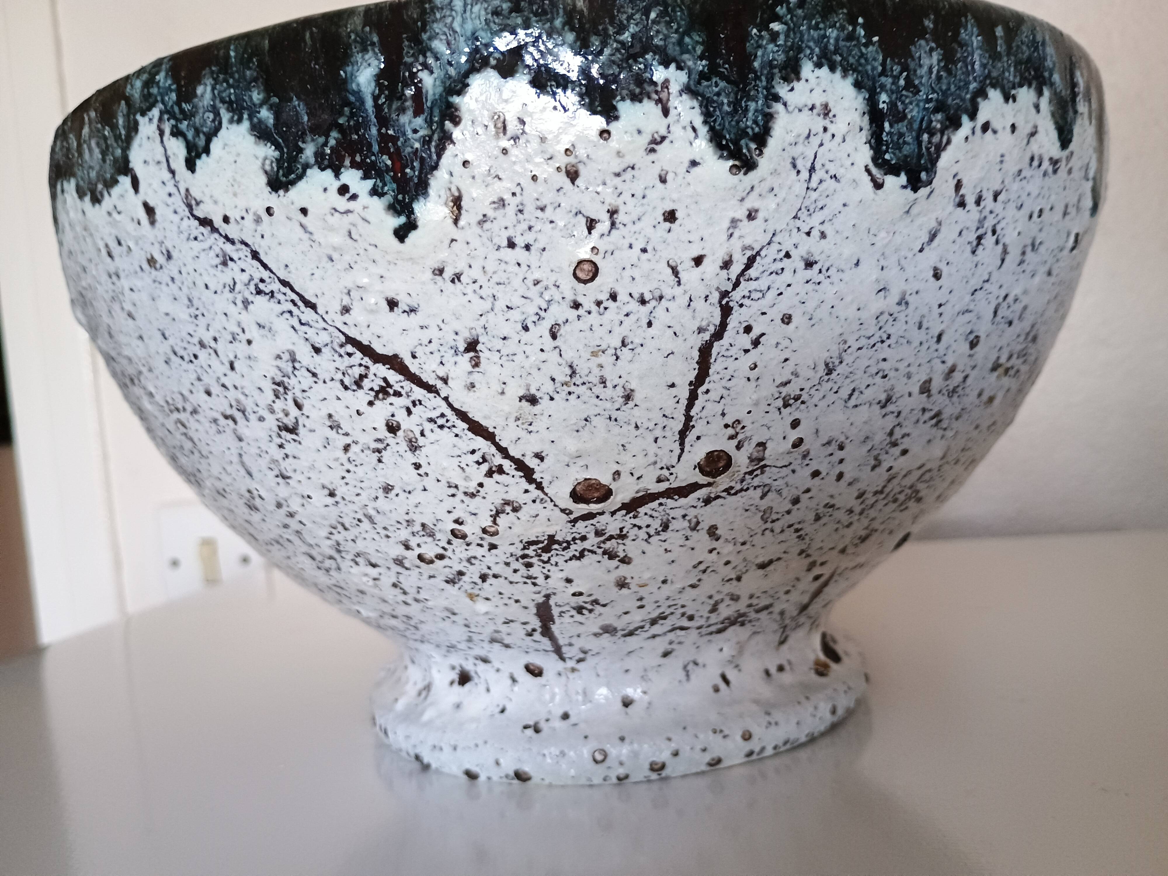 Accolay stoneware bowl - black & white lava glaze