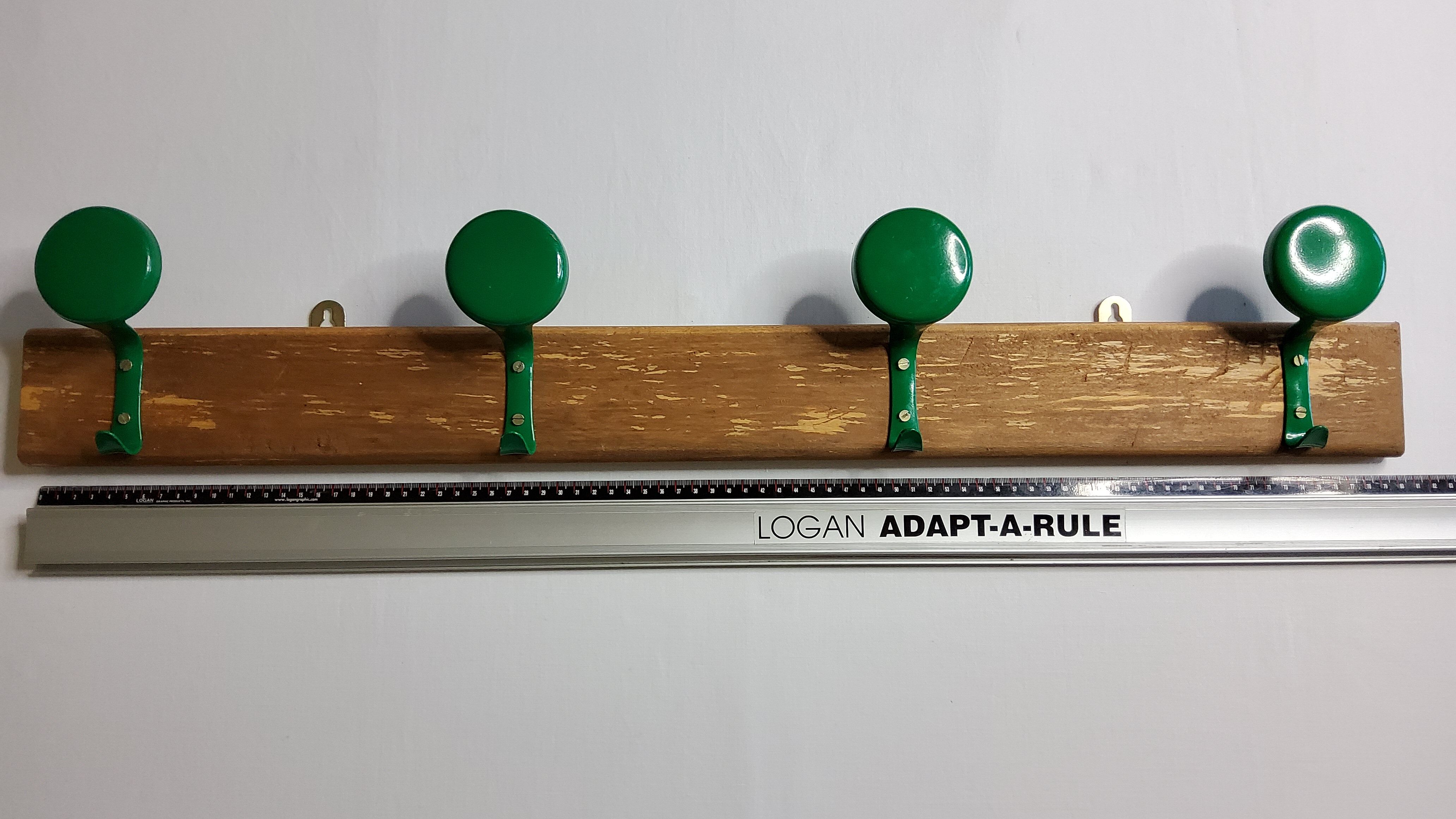 Portemanteau mural, 4 patères doubles en métal laqué vert, style industriel, 80 cm
