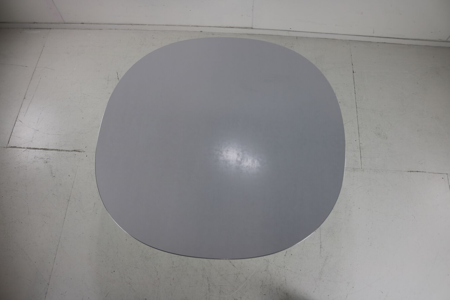 Fritz hansen dining table by arne jacobsen