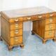 Bureau partenaire victorien en noyer burr avec cuir