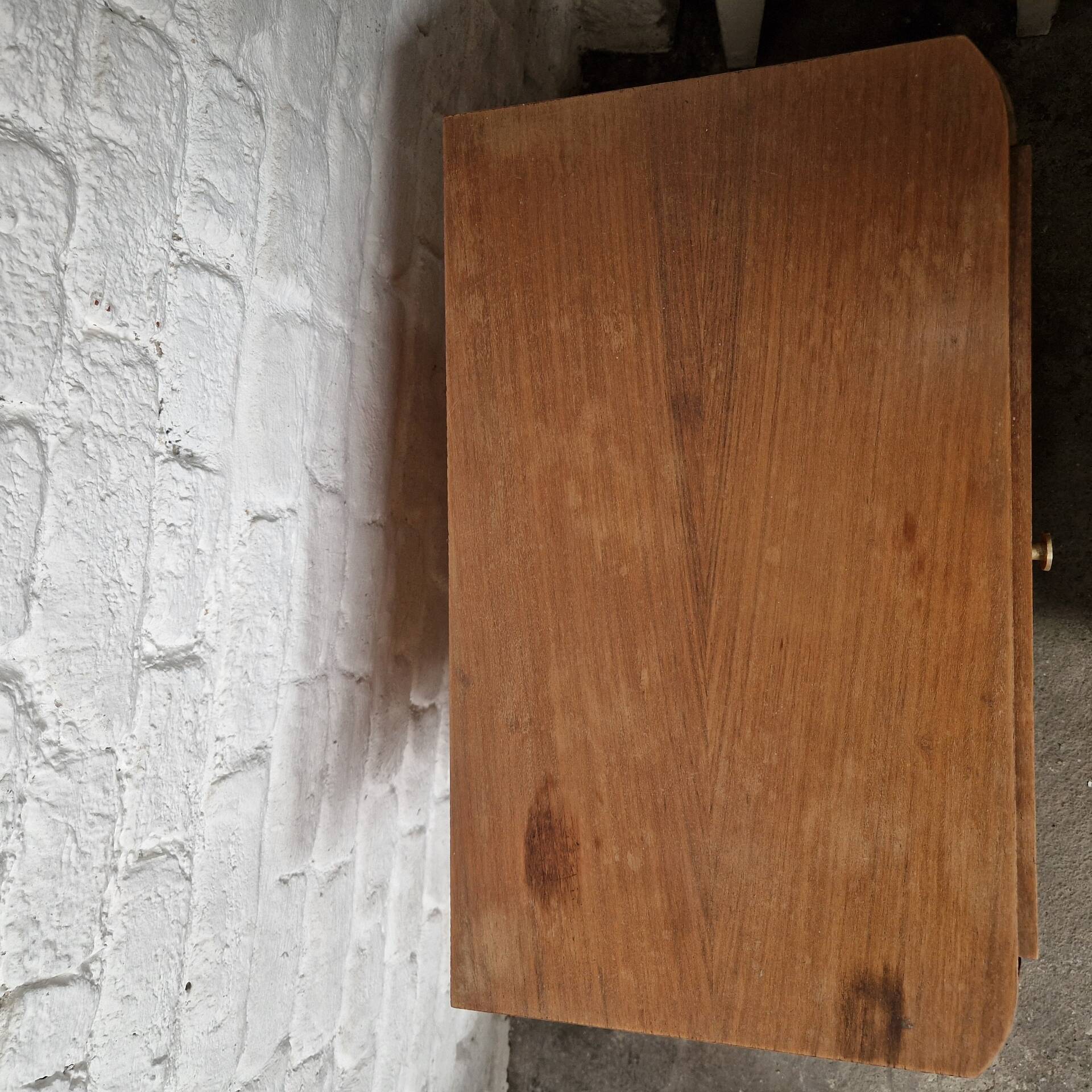Small vintage Art Deco piece with 3 drawers, curved legs and caps.