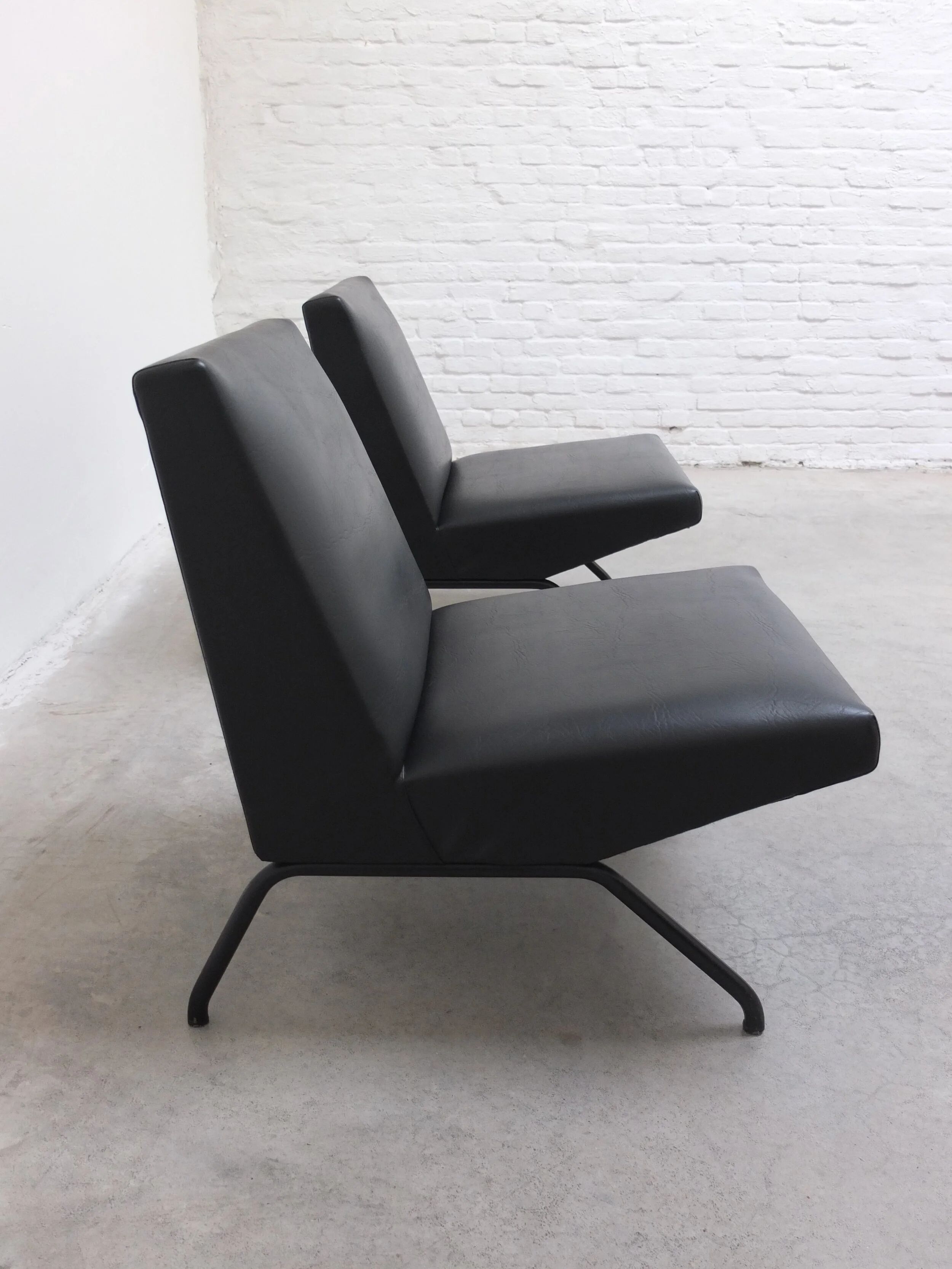 Pair of 'Visiteur' easy chairs by Pierre Guariche for Meurop, 1961