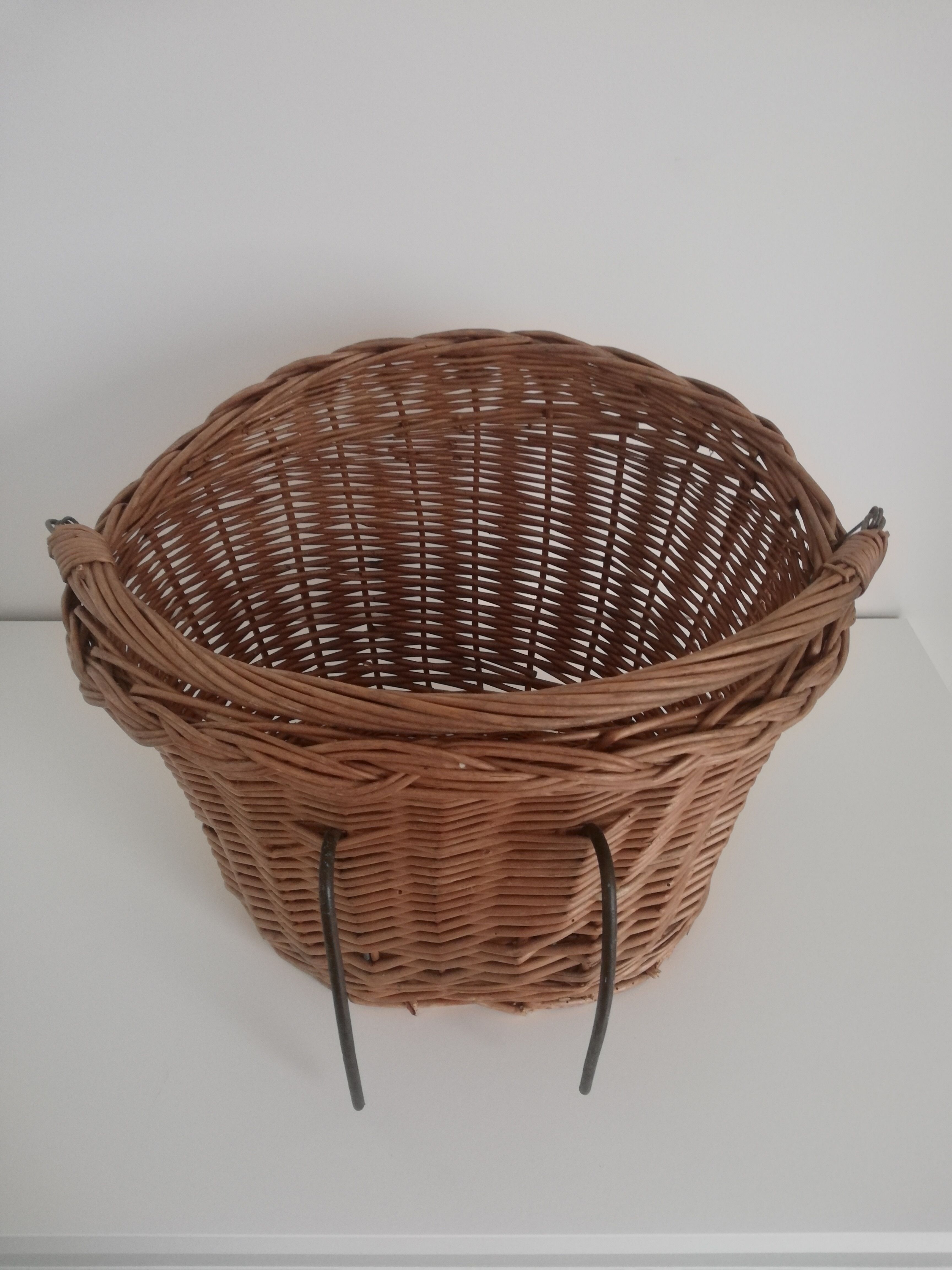 Vintage wicker basket for bicycle