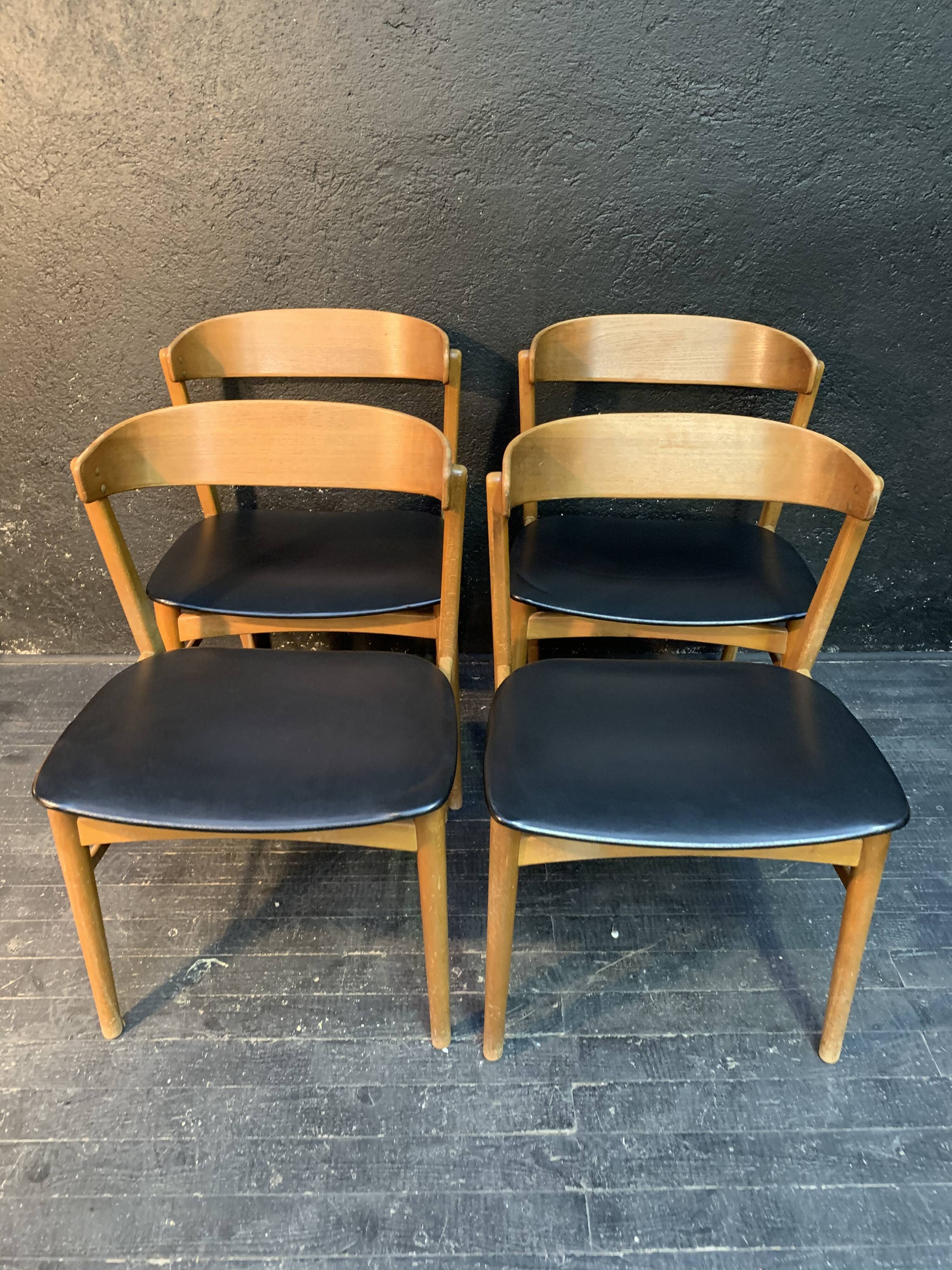 Suite de 4 chaises scandinaves 1960