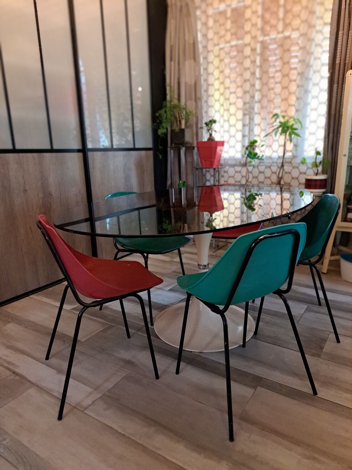 Suite of 5+1 shell chairs Pierre Guariche 1960